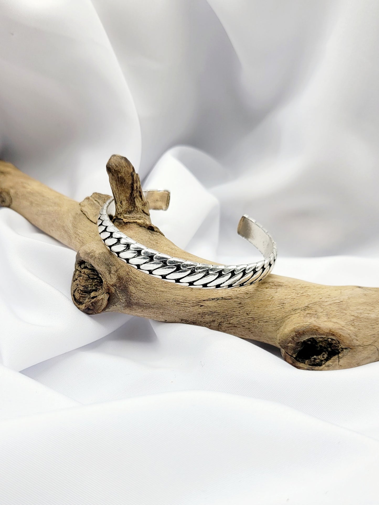 Silver tread cuff bracelet