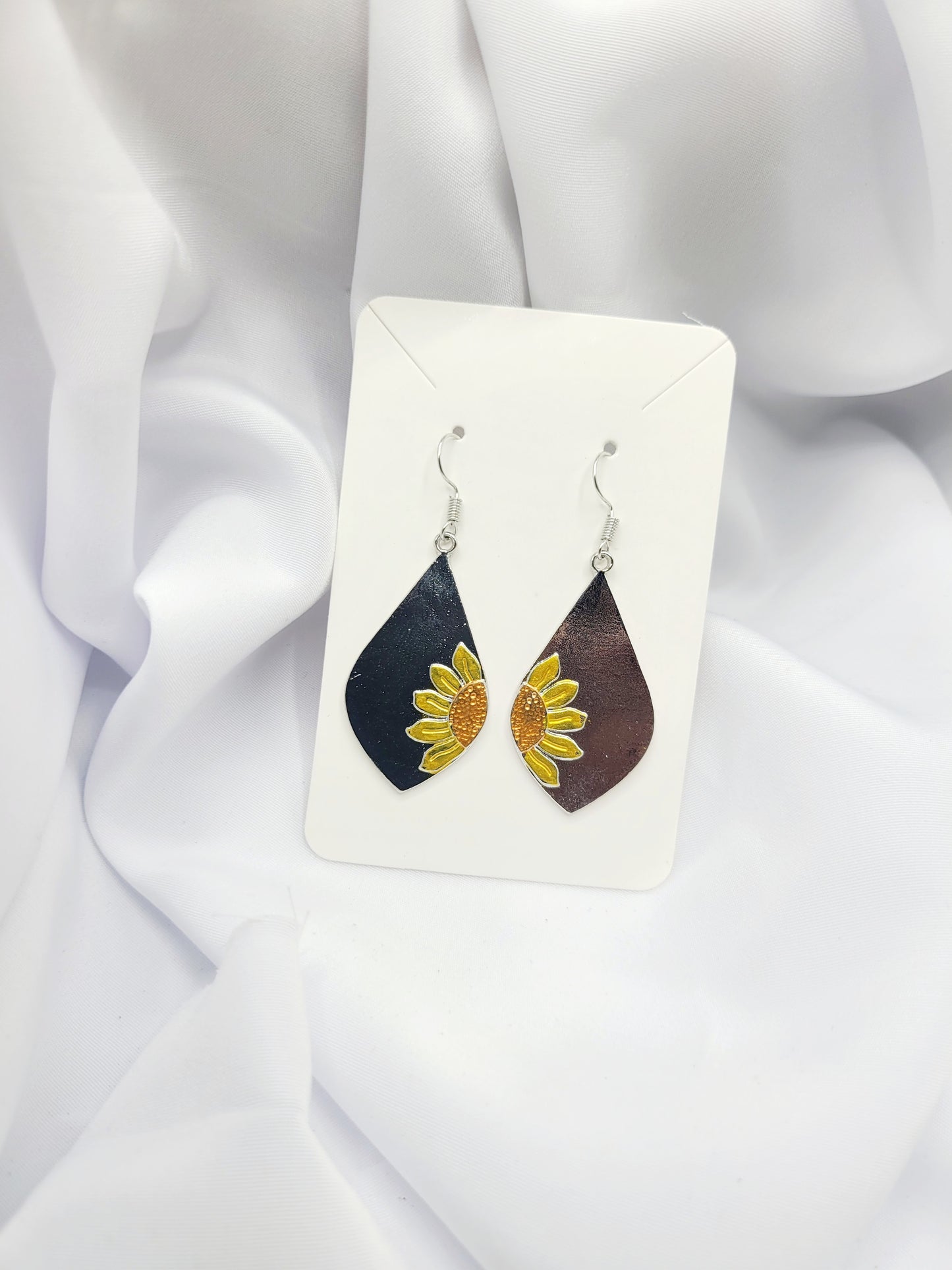 Sunflower shadow earrings (earrings)