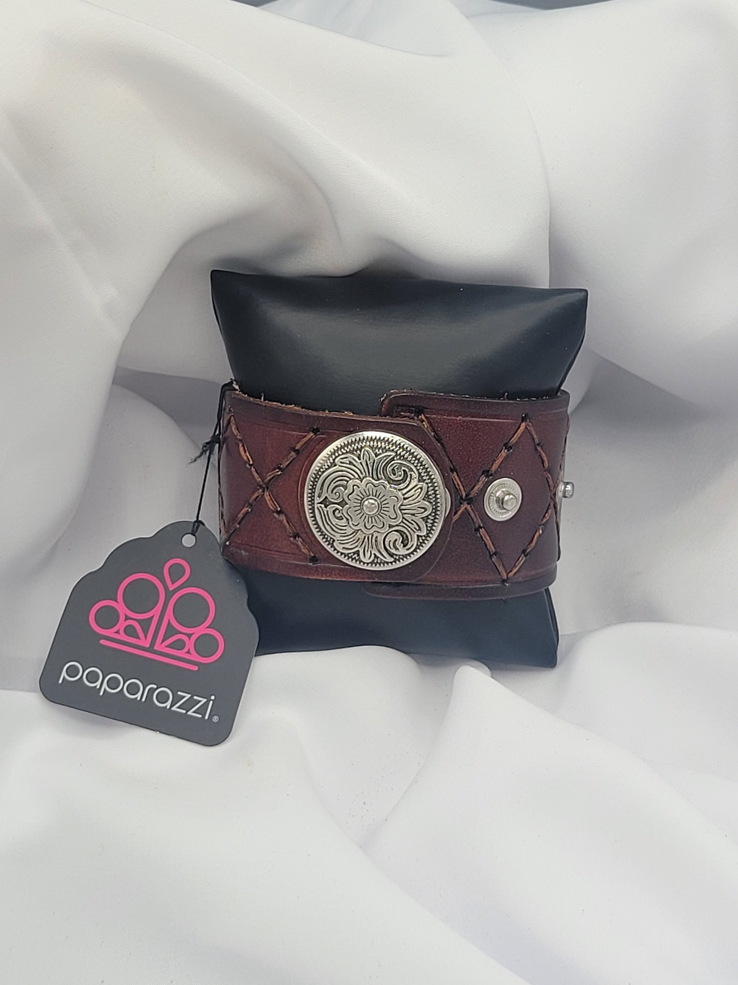 Country medallion snap bracelet (Bracelets)