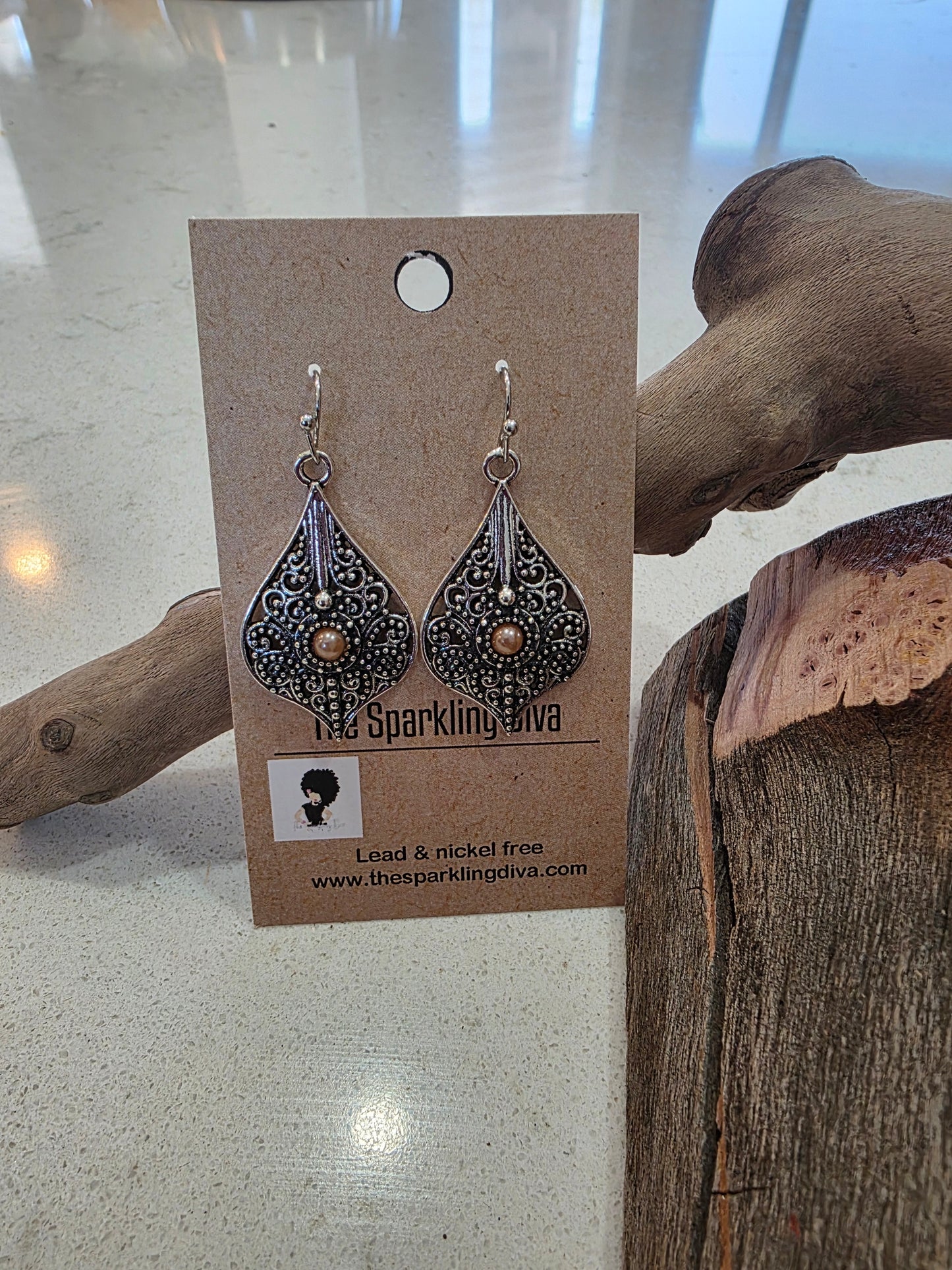 Hidden pearls earrings