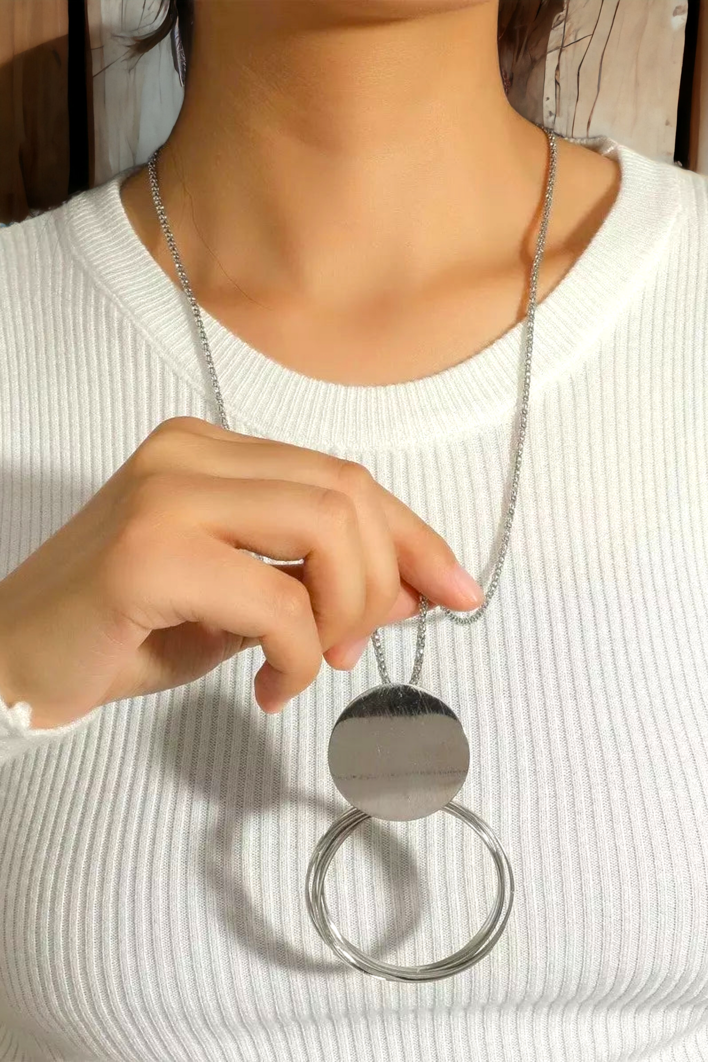 Circle in necklace (Jewelry)