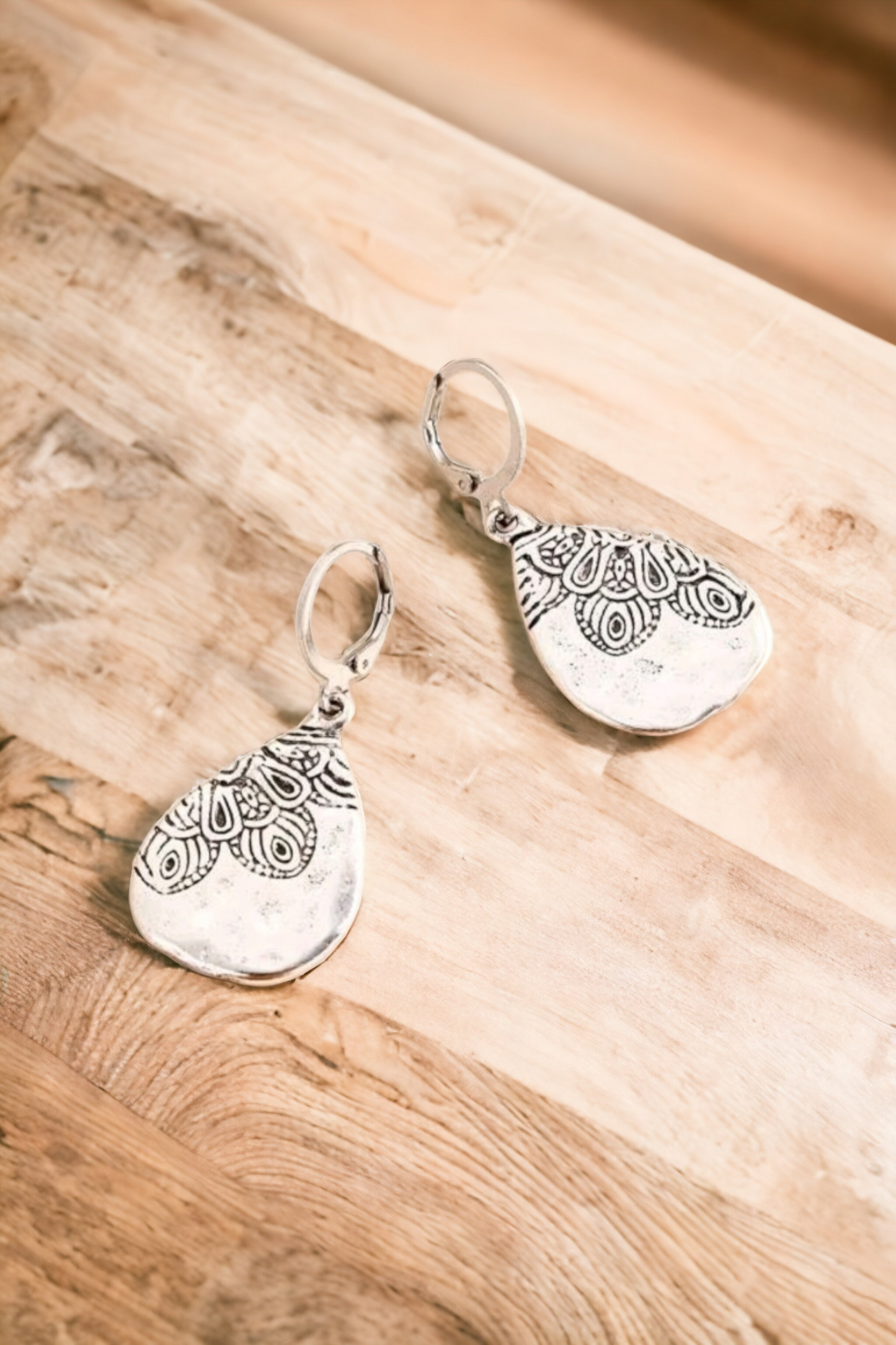 Embossed silver earrings (Earrings)
