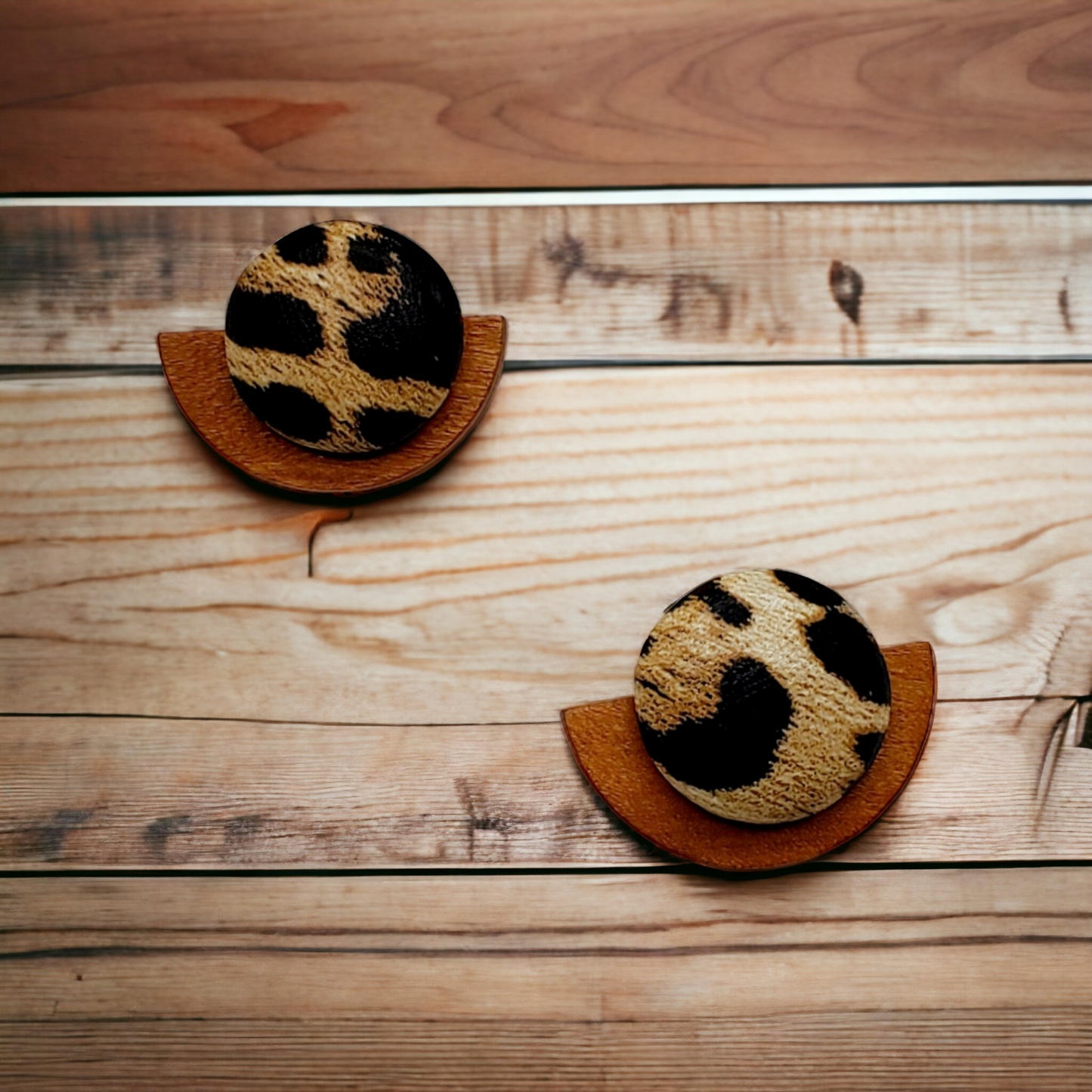 The wooded leopard earrings (Jewelry)