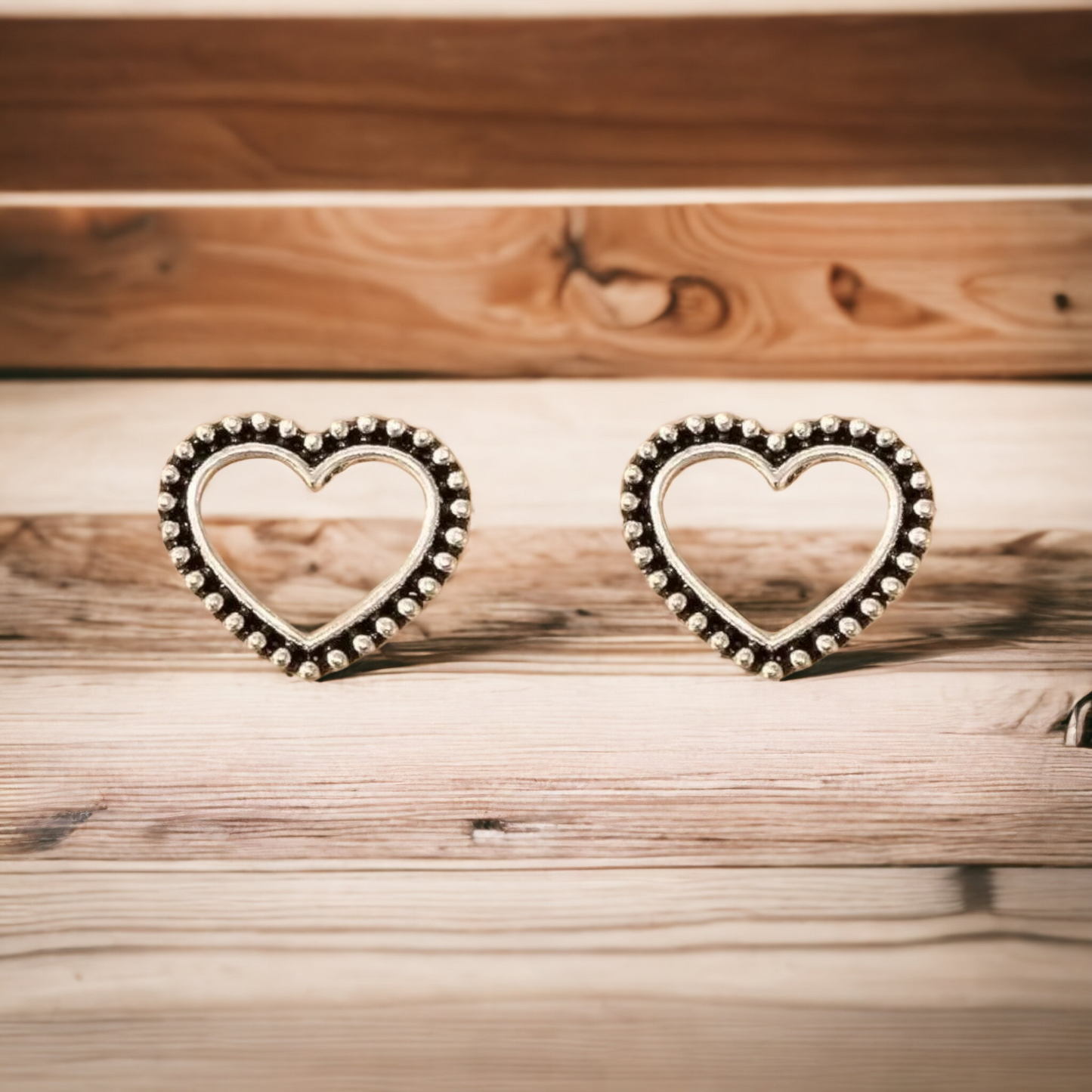 Radiant heart stud earrings (Earrings)