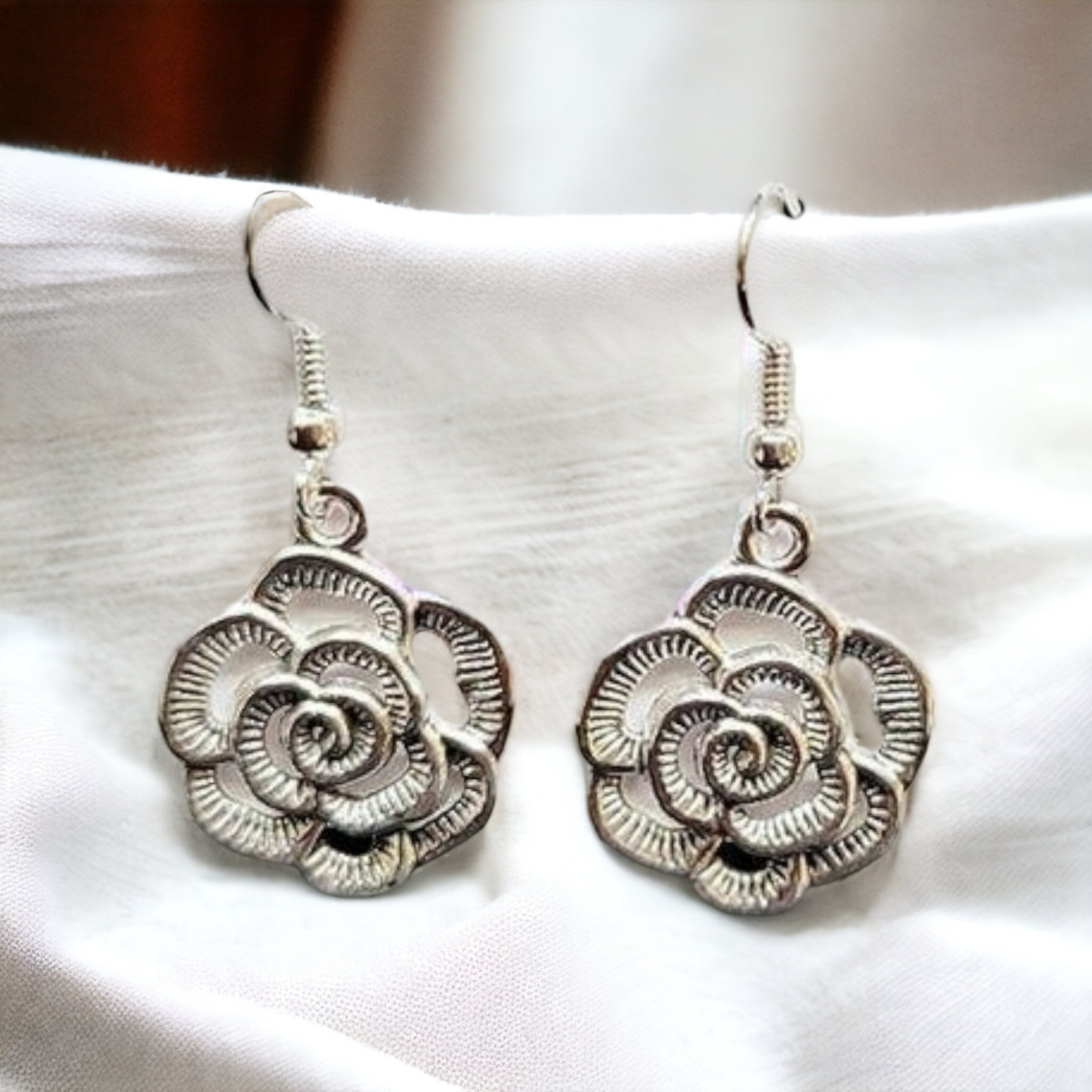 Silver rosette earrings (Earrings)