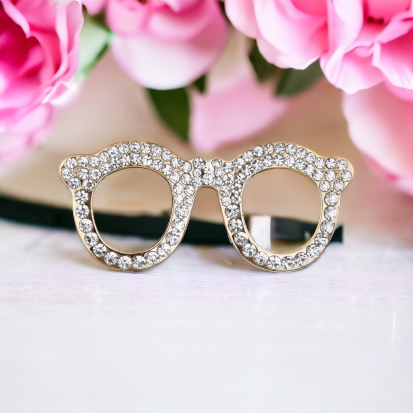 Glassy and classy pin (pin)