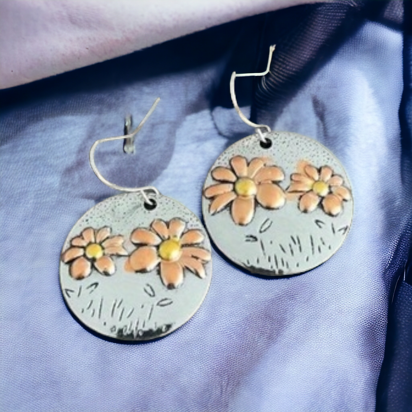 Petal brigade earrings (earrings)