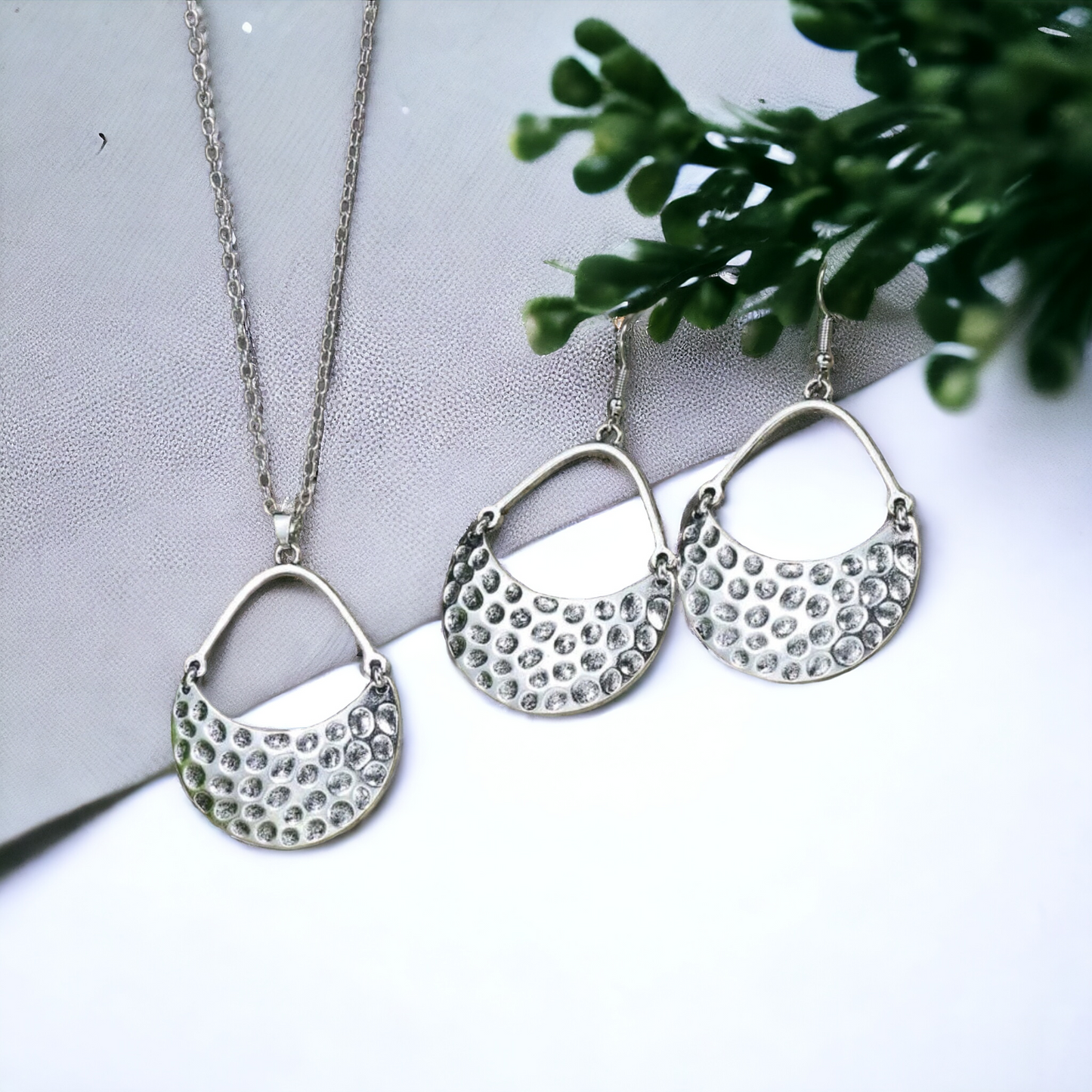 Shield and armor necklace set (necklace set)
