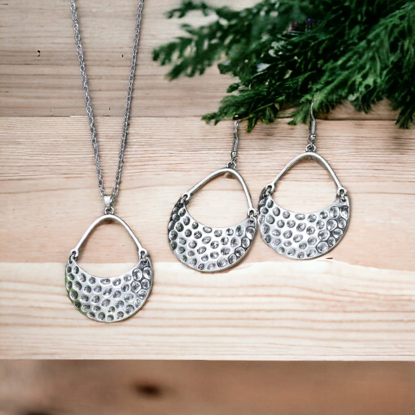 Shield and armor necklace set (necklace set)
