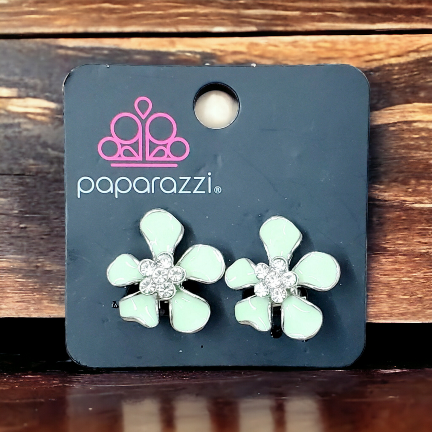 Island Iris - Green clip-on earrings