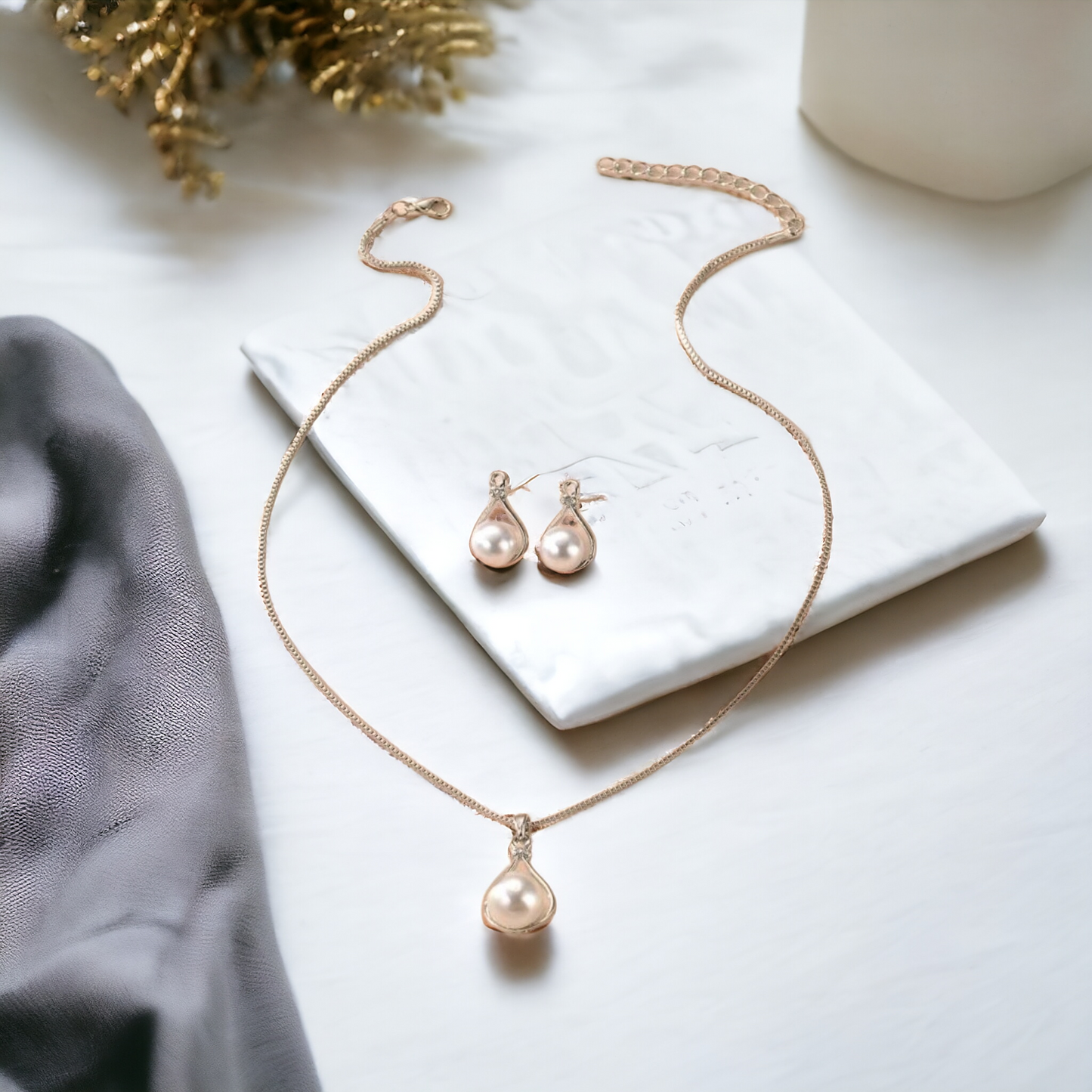 One precious pearl necklace (jewlery)