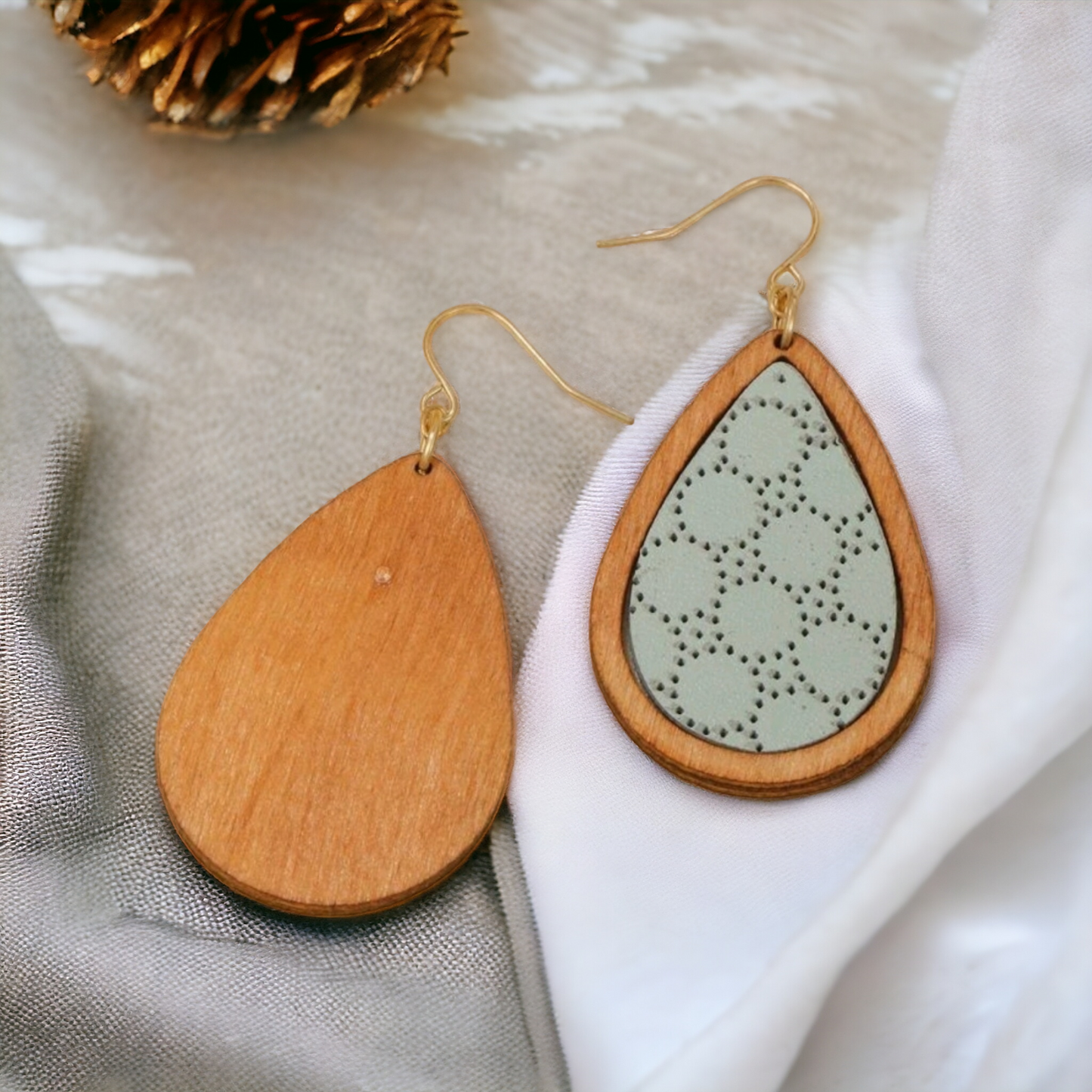 Refined earrings (Earrings)