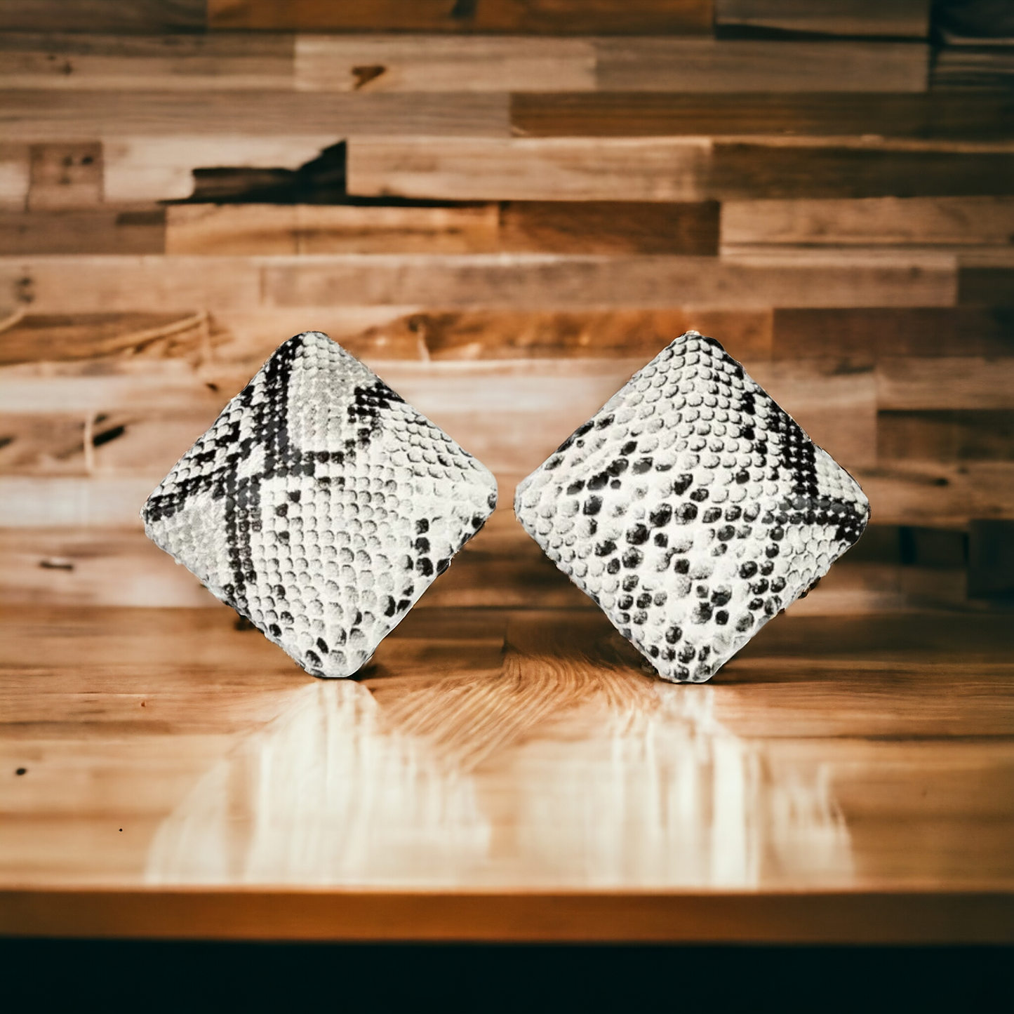 Making HISS-tory - White earrings (Jewelry)