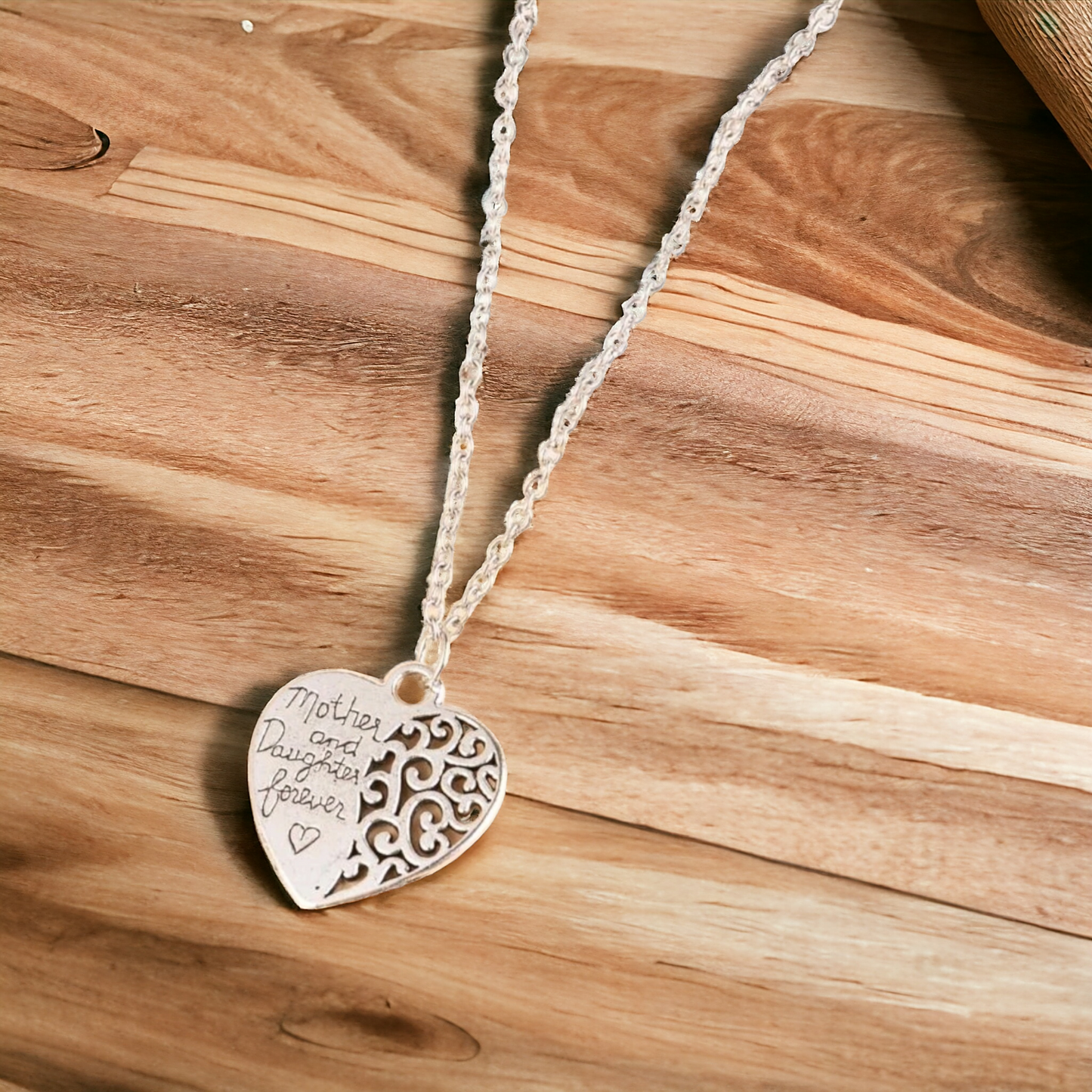 A Mother & daughter's love necklace (necklace)