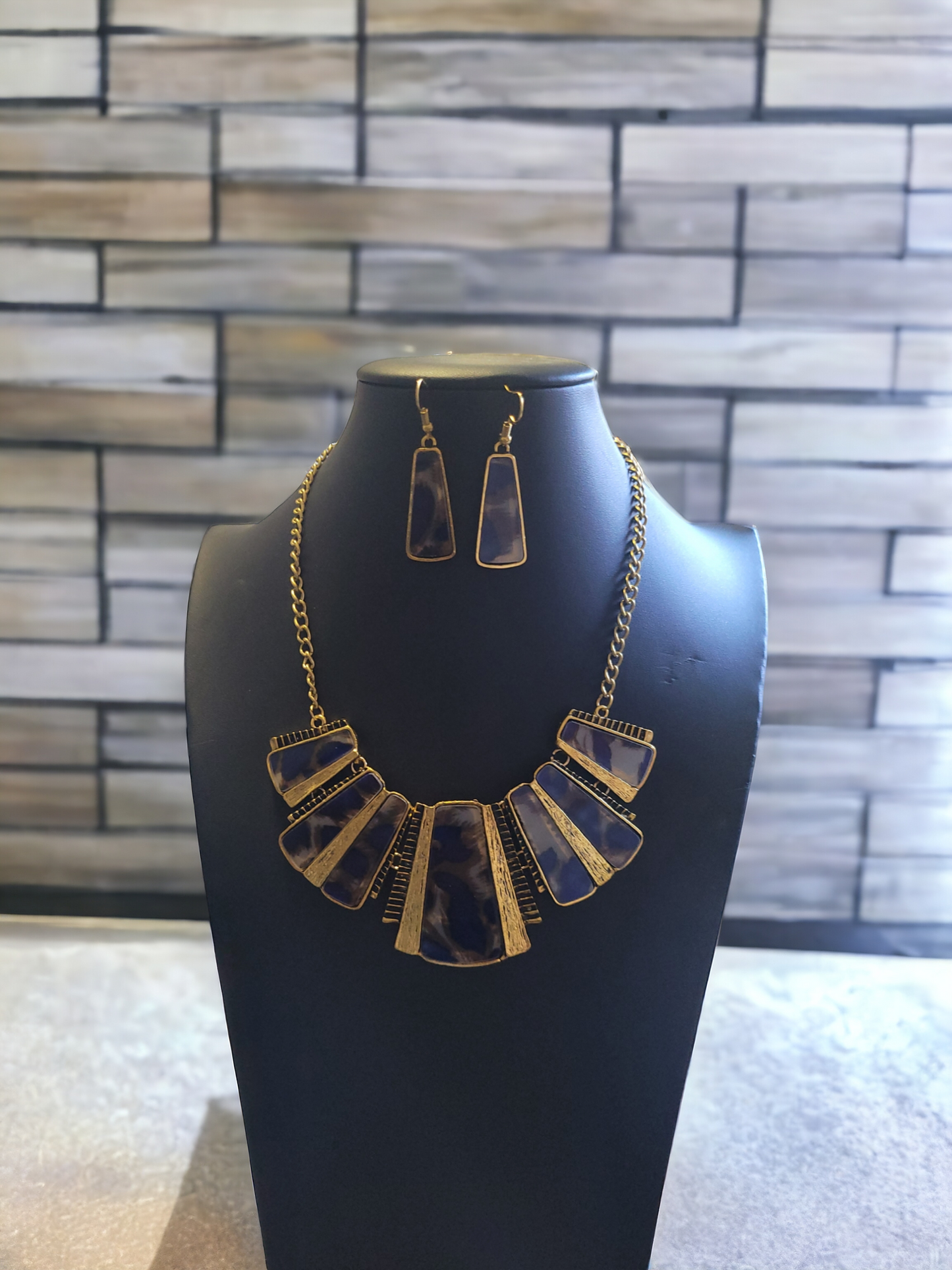 Fancy lapels necklace set