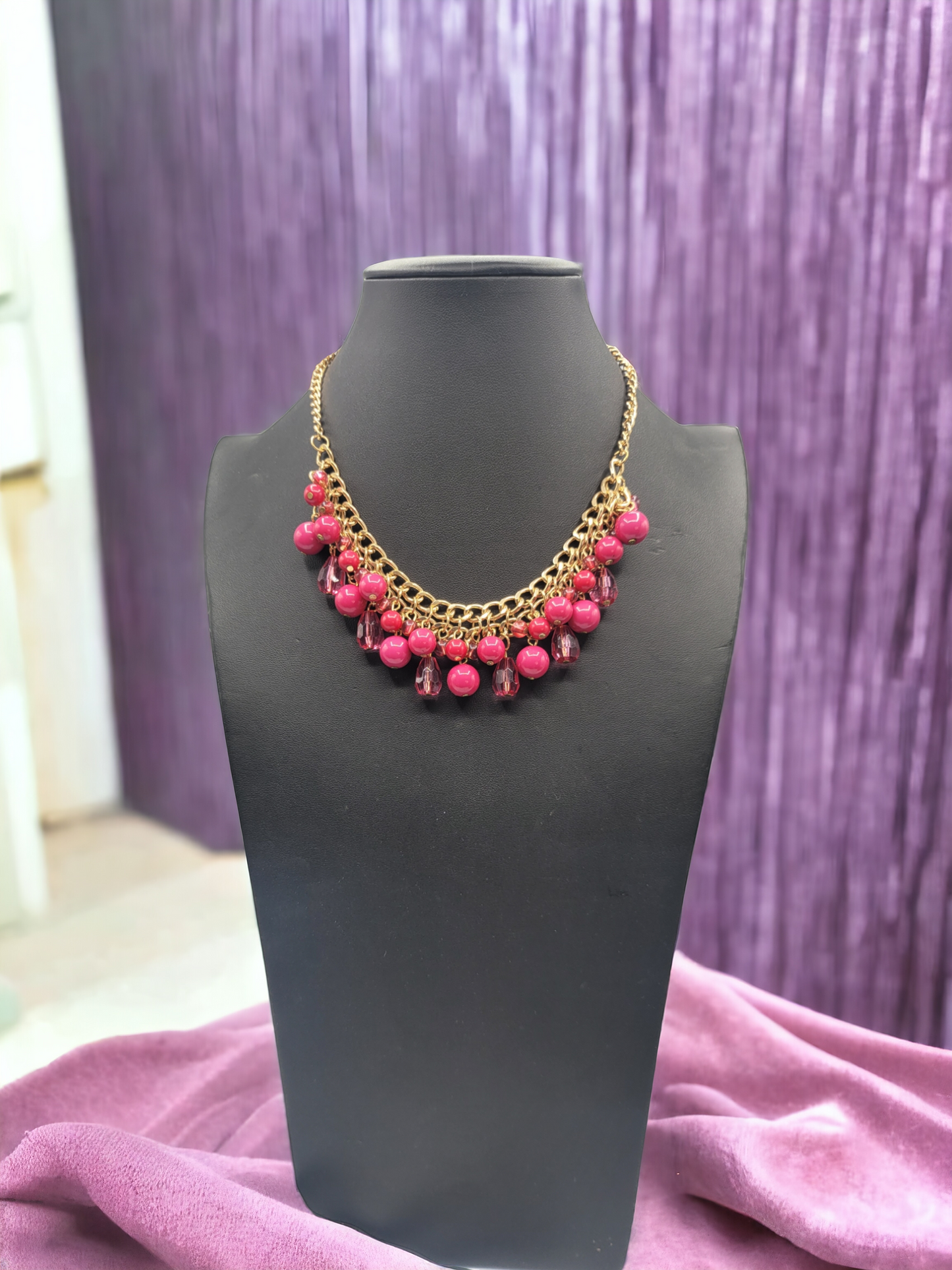 Golden pinky necklace (Necklaces)