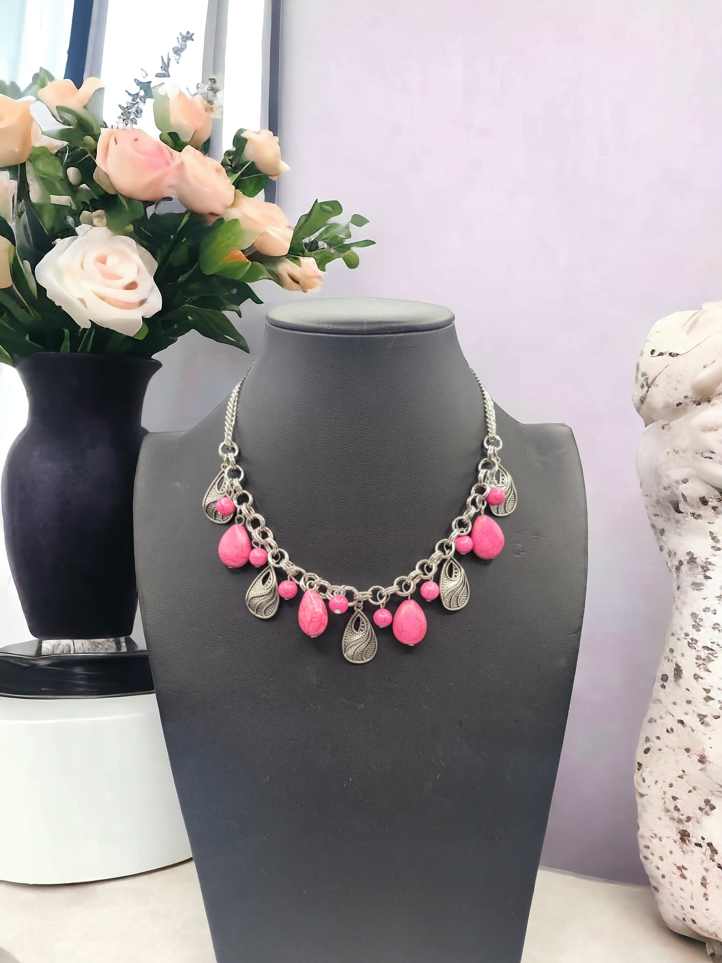 Pink medallion necklace (necklace)