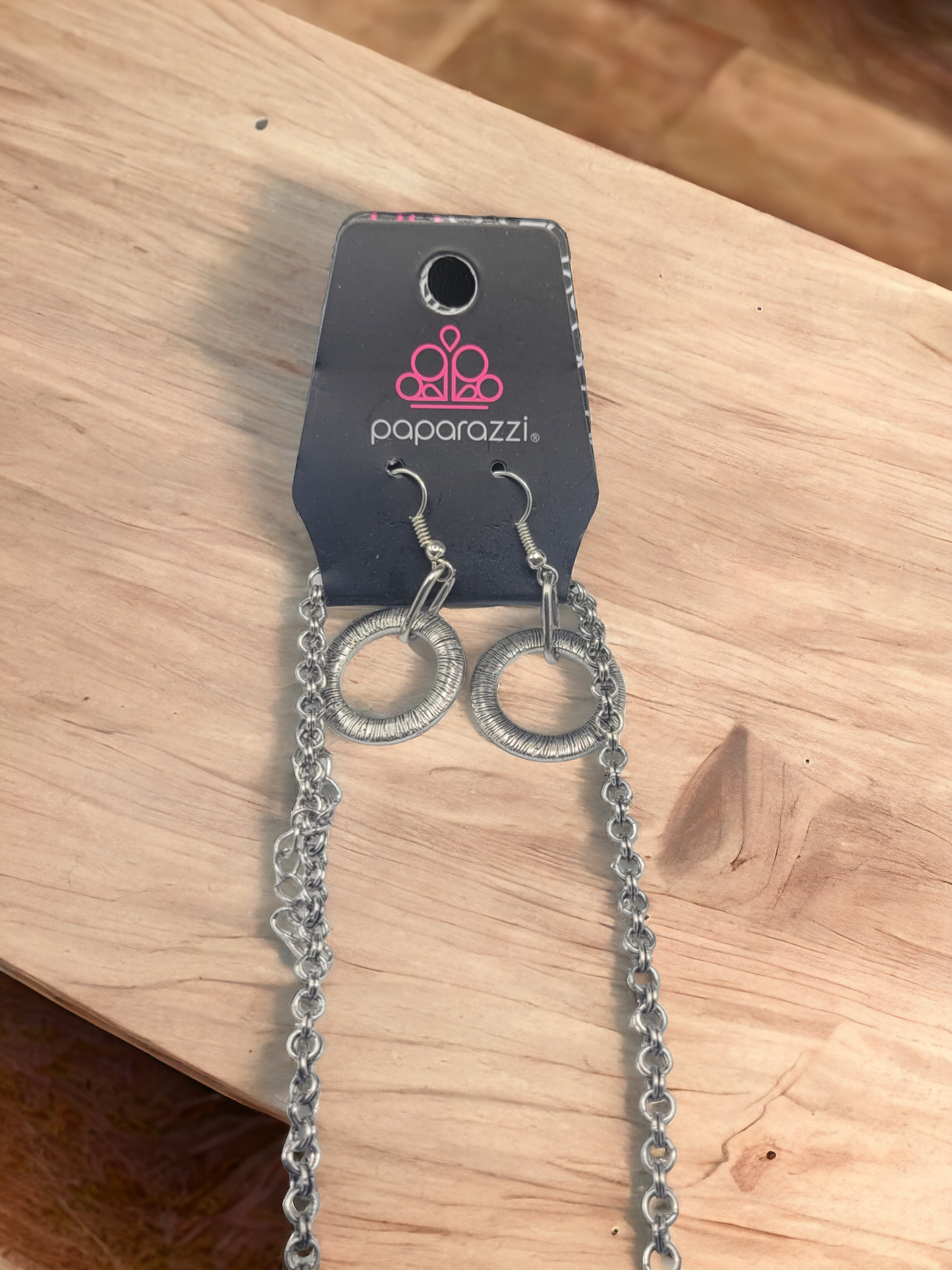Chain-linked necklace