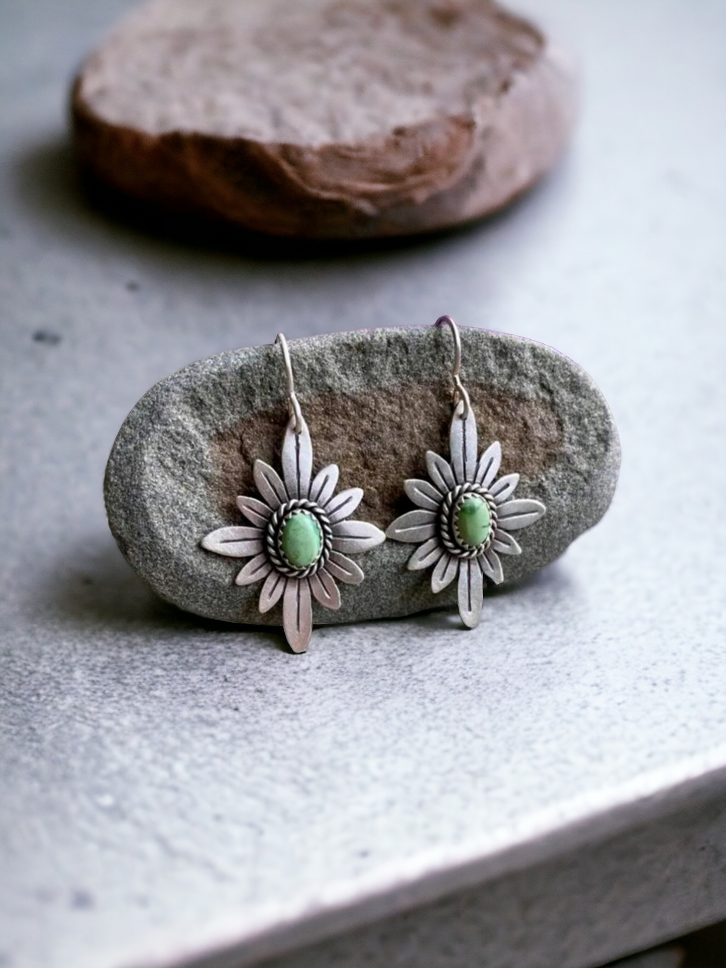Green starflower earrings (earrings)