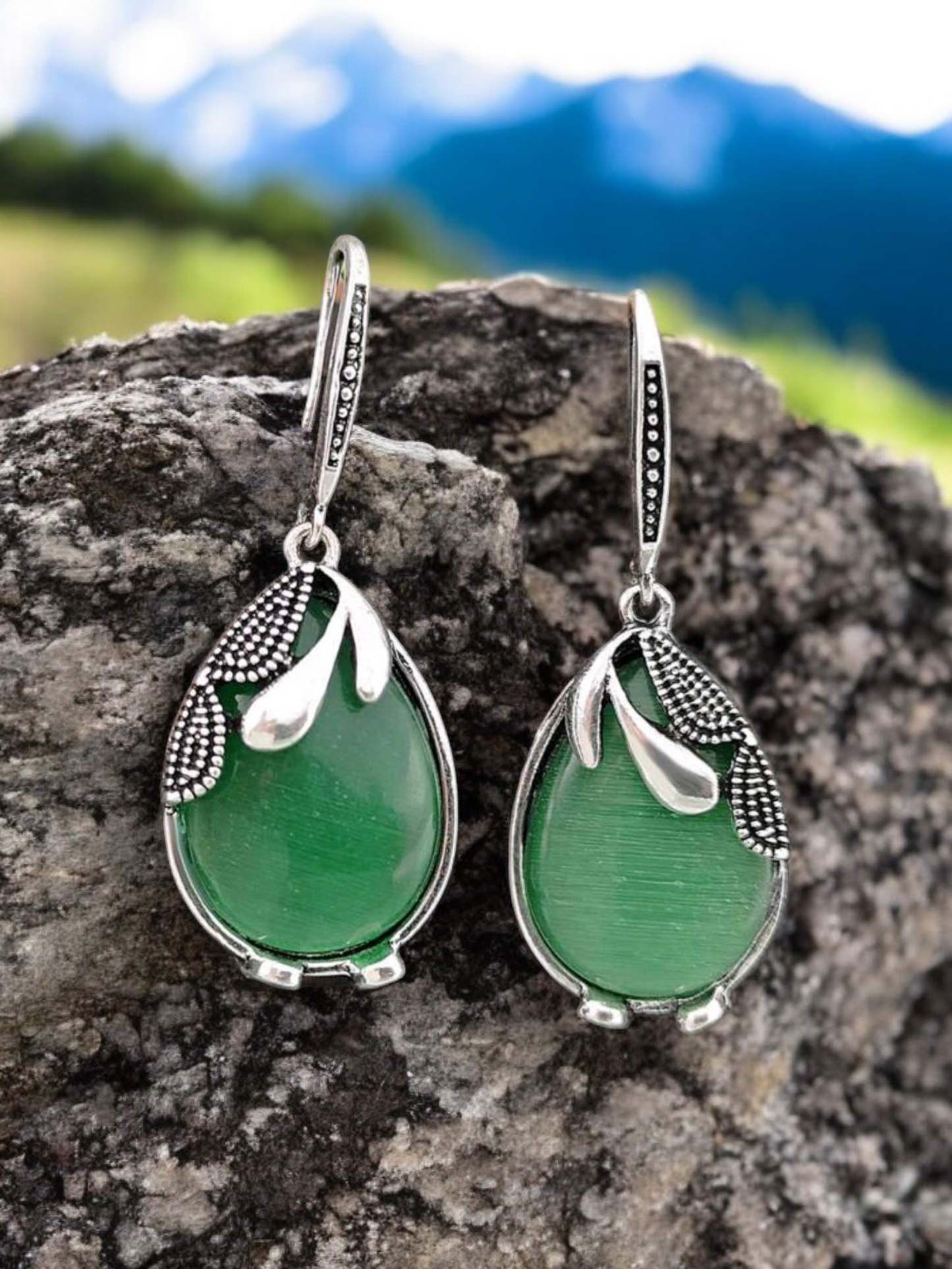 Regal tear drop earrings (earrings)