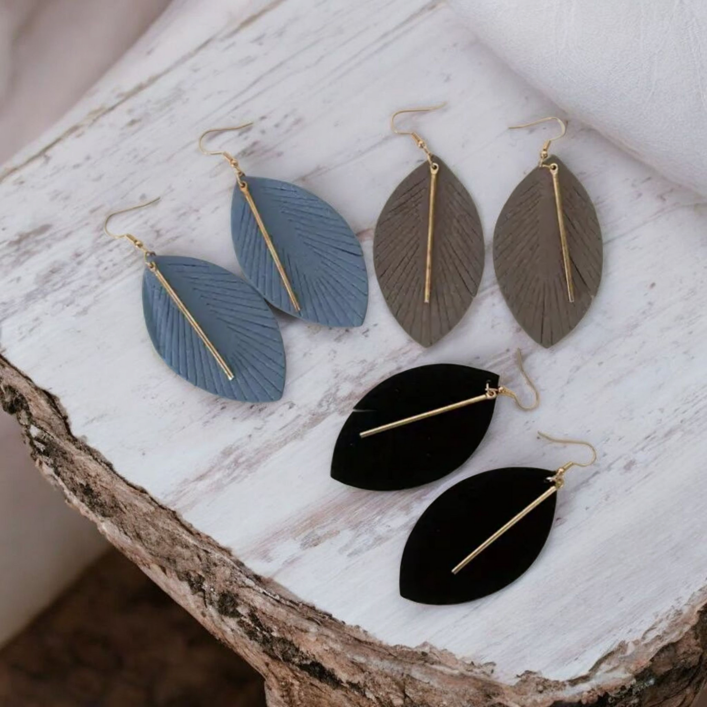 Feather-tude earrings (Earrings)