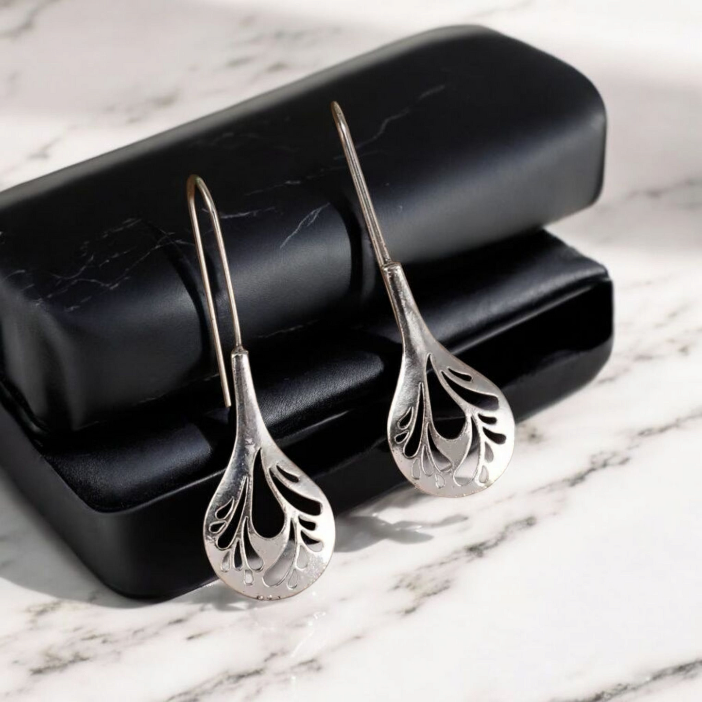 Silvery floral earrings (Earrings)