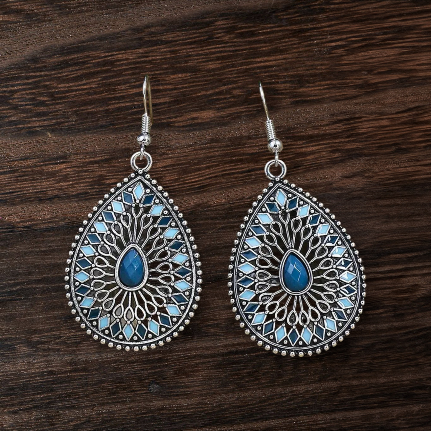 Screen play earrings (earrings)