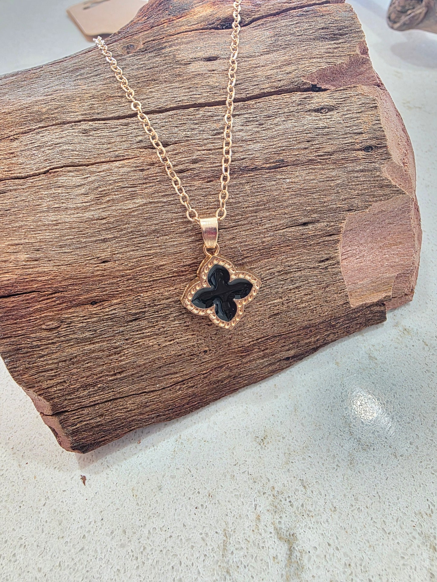 Clover city necklace
