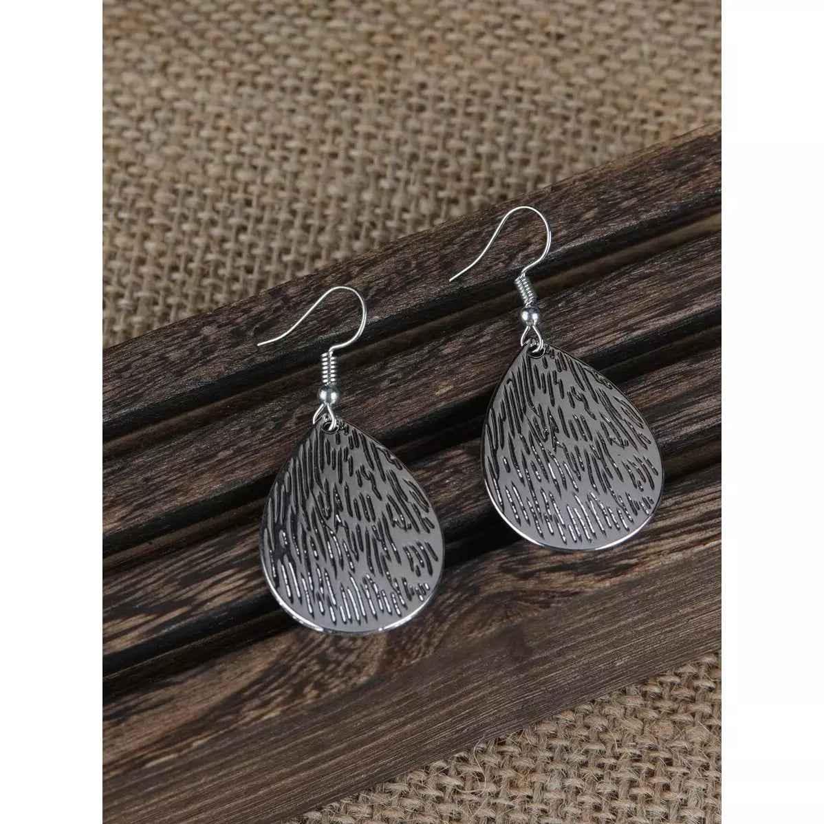 Silver etched teardrop earrings (Earrings)