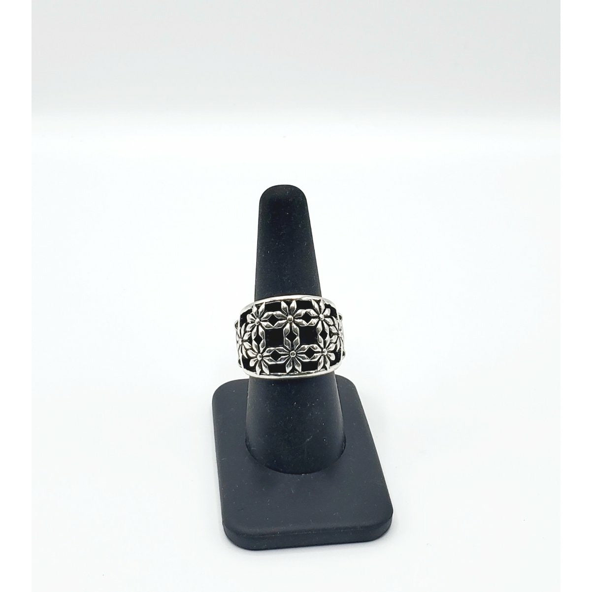 Silver flower bed ring (Jewelry)