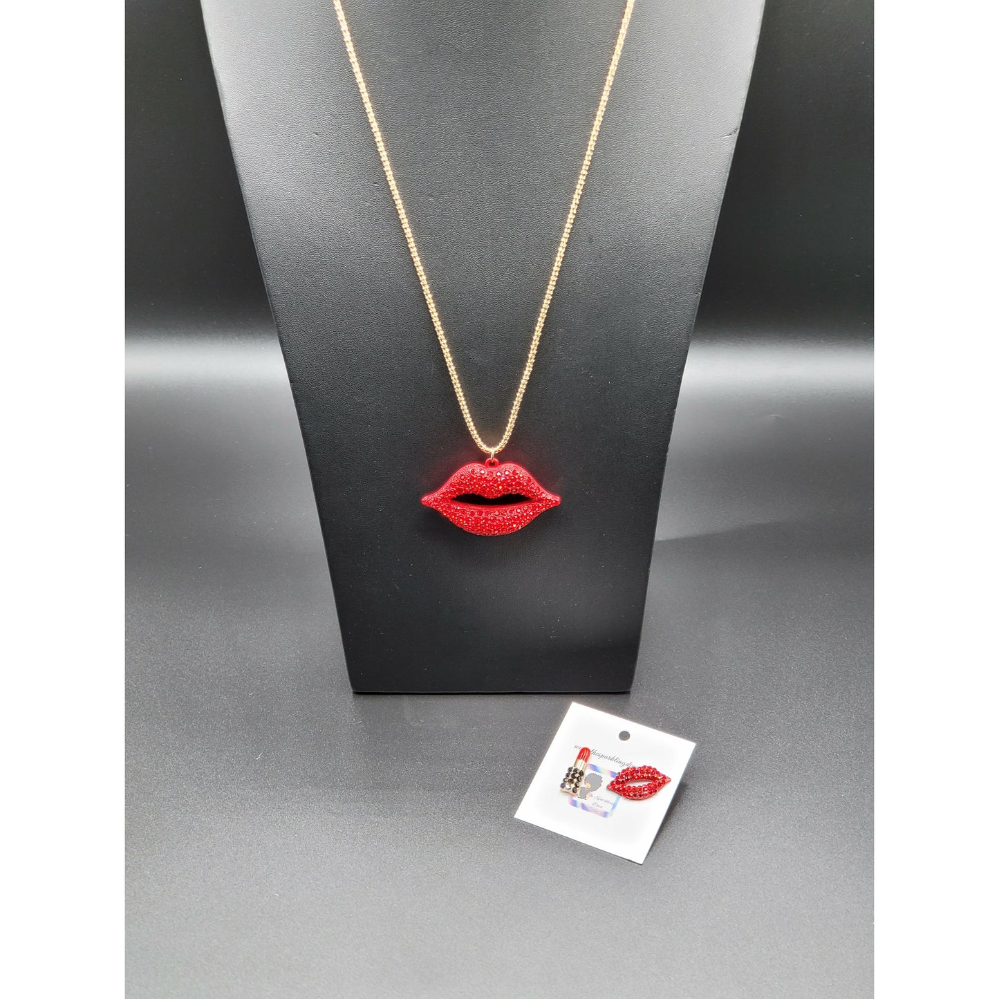 Pucker up necklace (necklace)