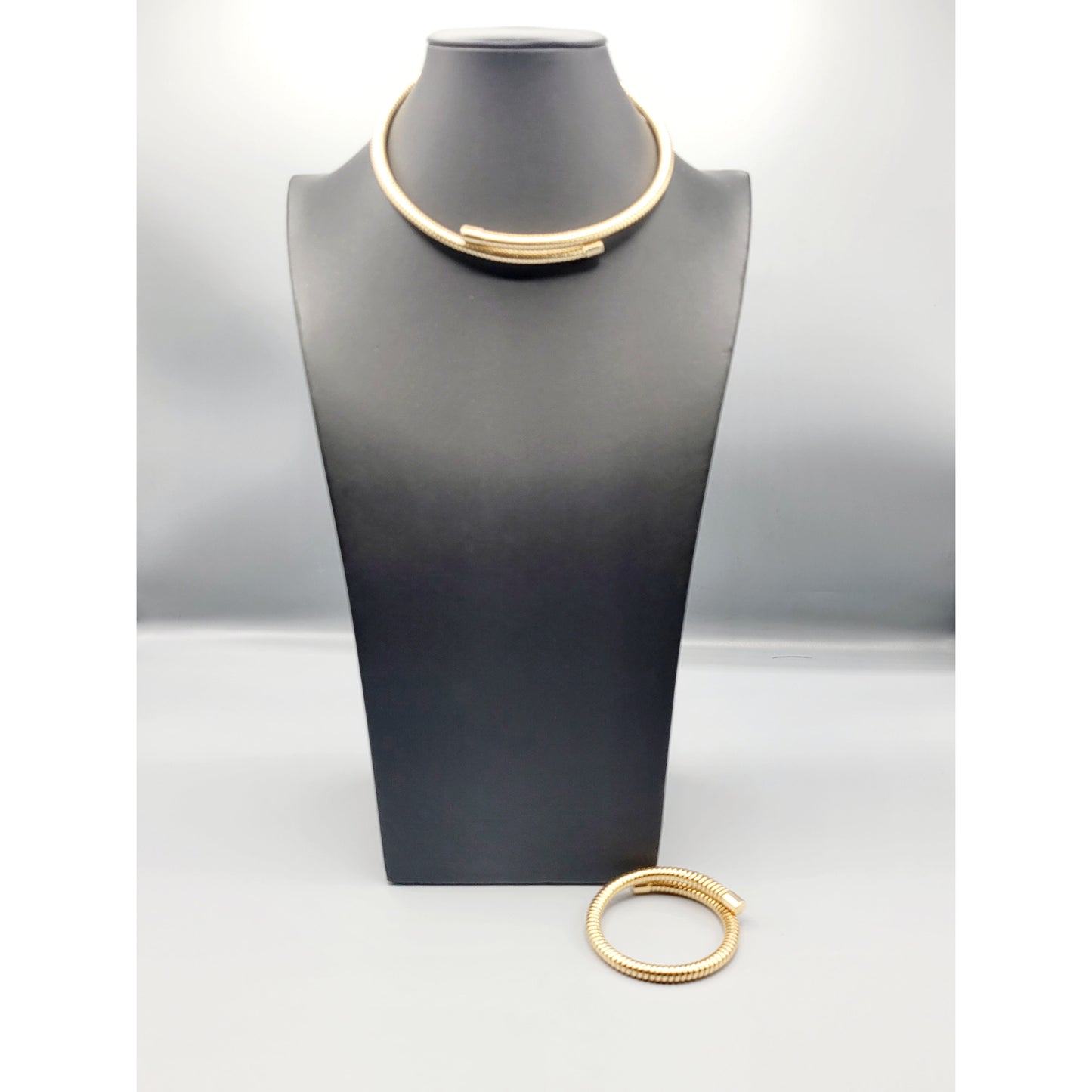 Golden choker set (jewelry sets)