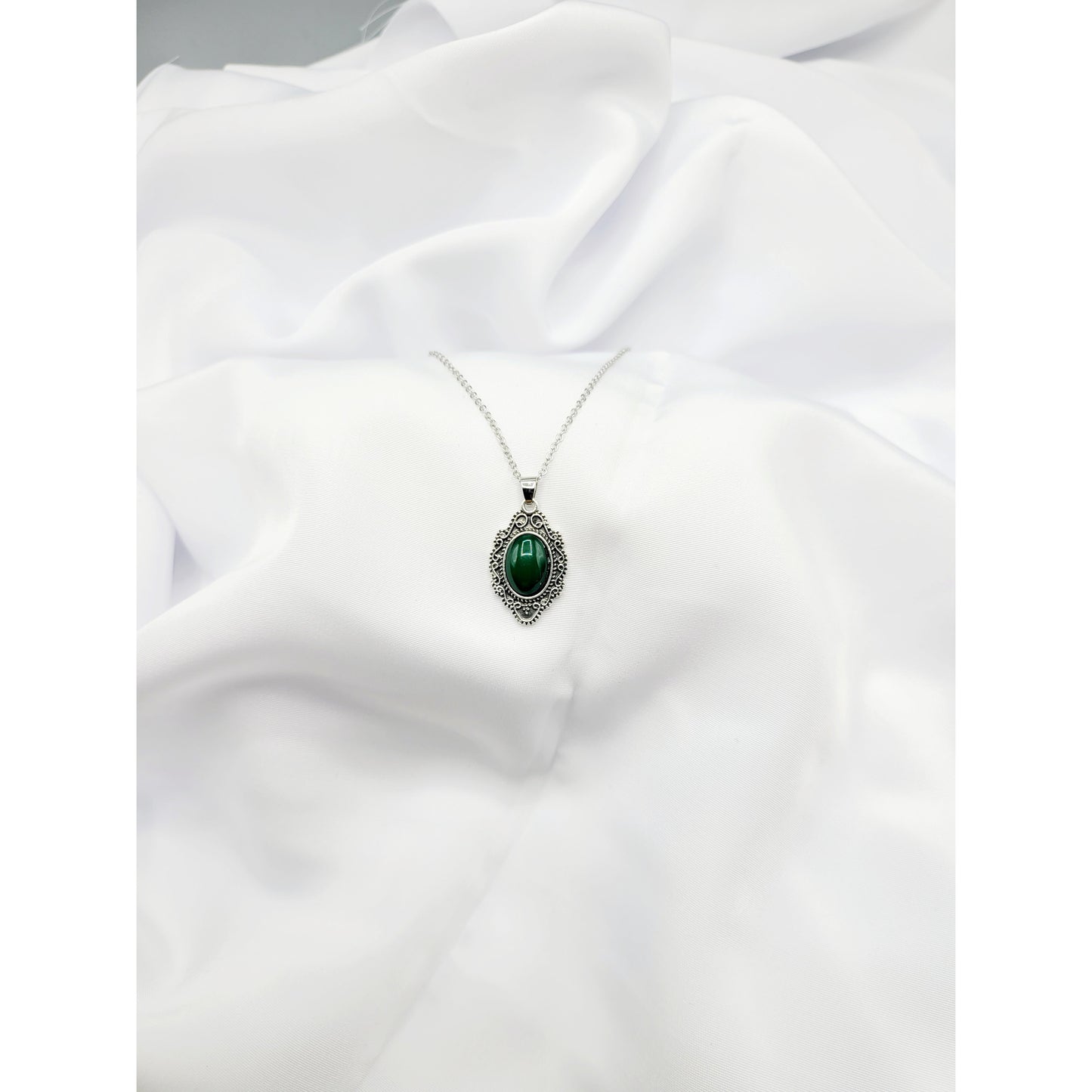 Victorian emerald necklace (Jewelry)