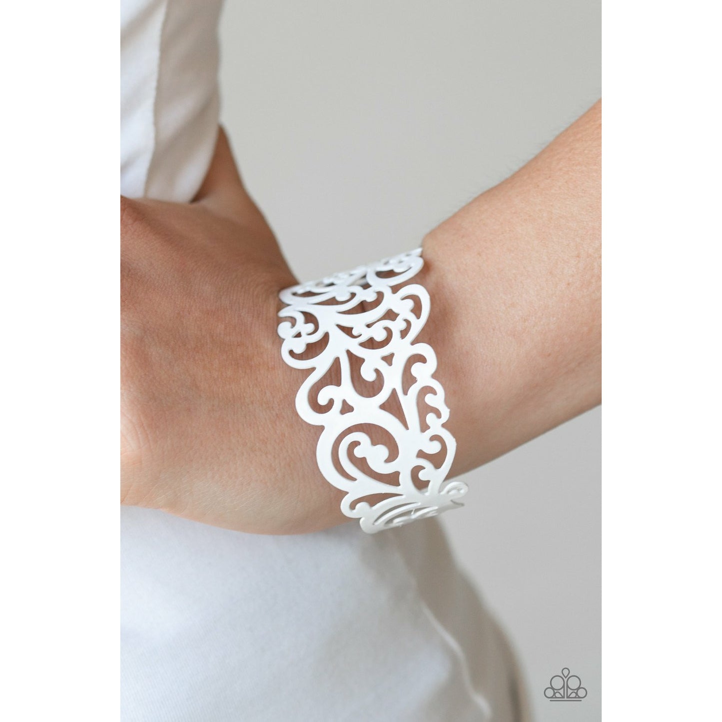 VINE and Dash - White bracelet (Jewelry)