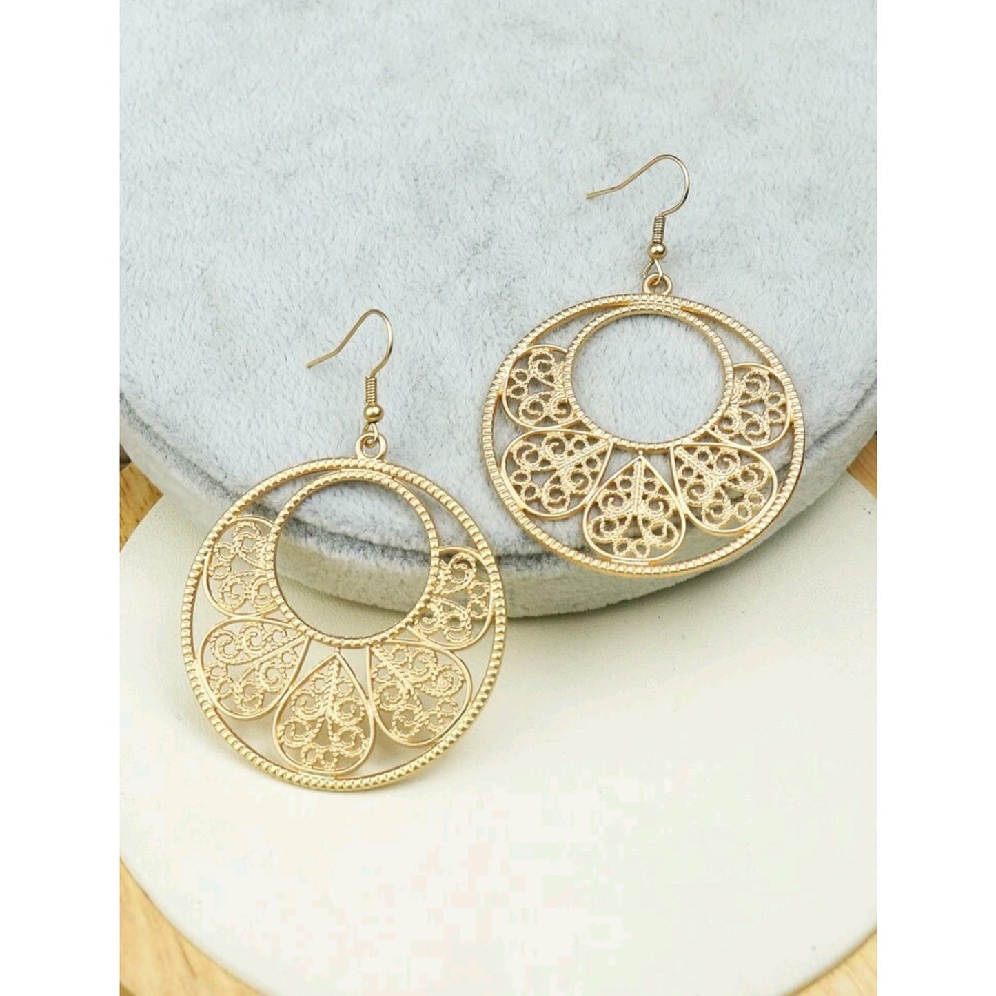 Round and about earrings (Jewelry)