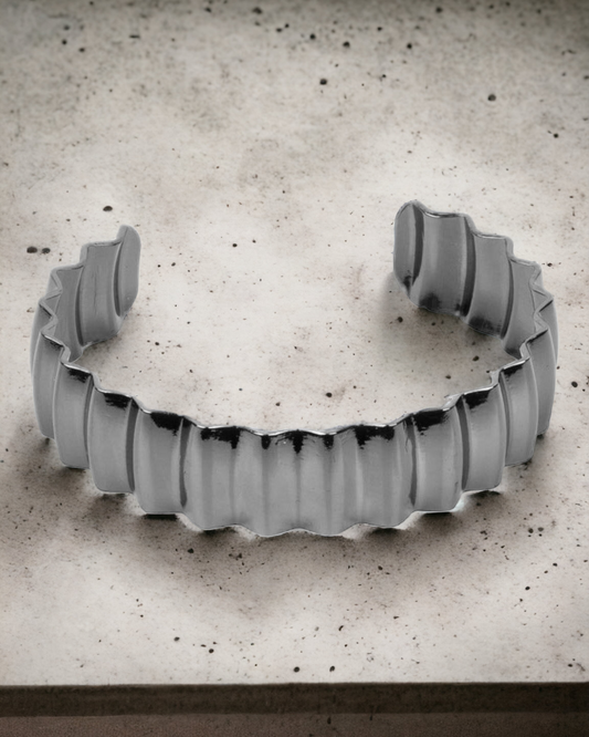 Across The HEIR-Waves - Black bracelet (Jewelry)
