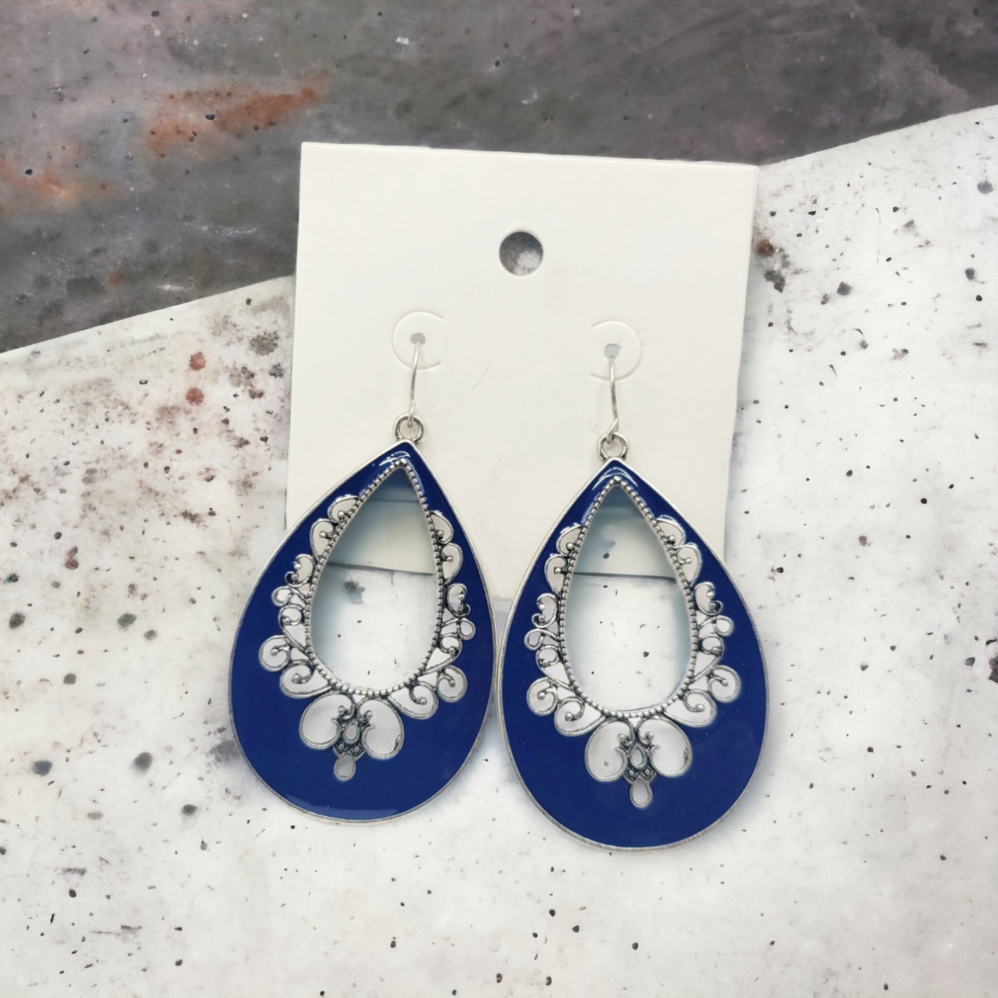 Blue cursive earrings (earrings)