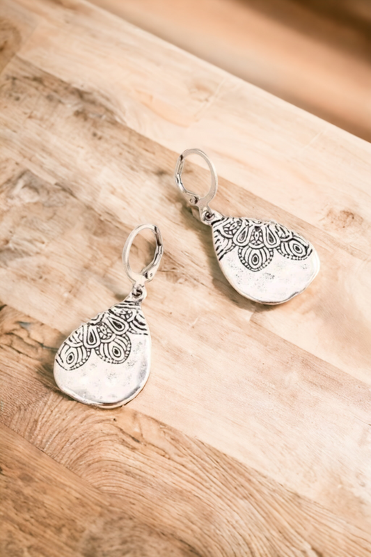 Embossed silver earrings (Earrings)