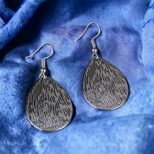 Silver etched teardrop earrings (Earrings)