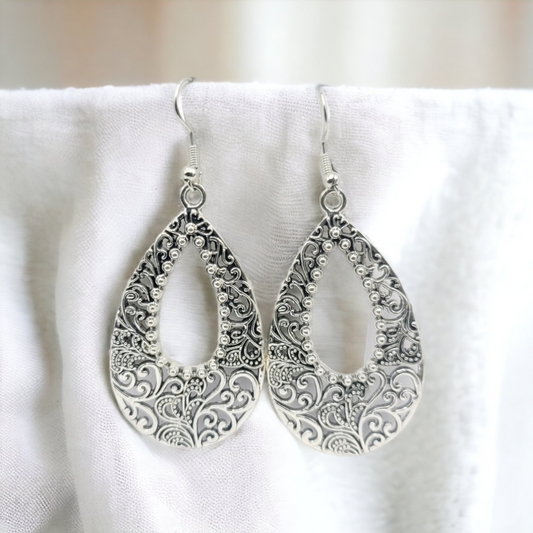 Scrolled earrings (Earrings)