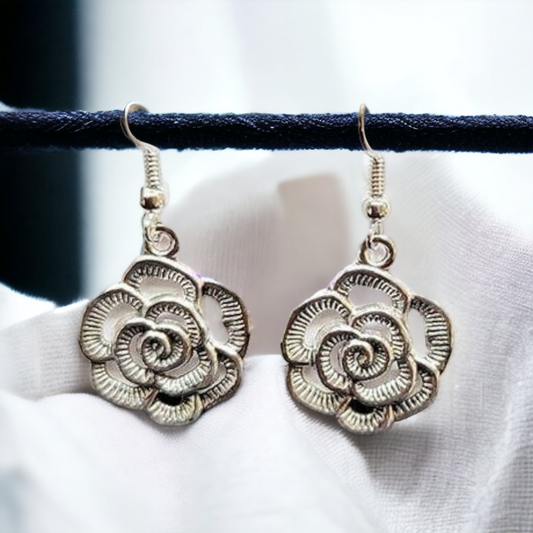 Silver rosette earrings (Earrings)