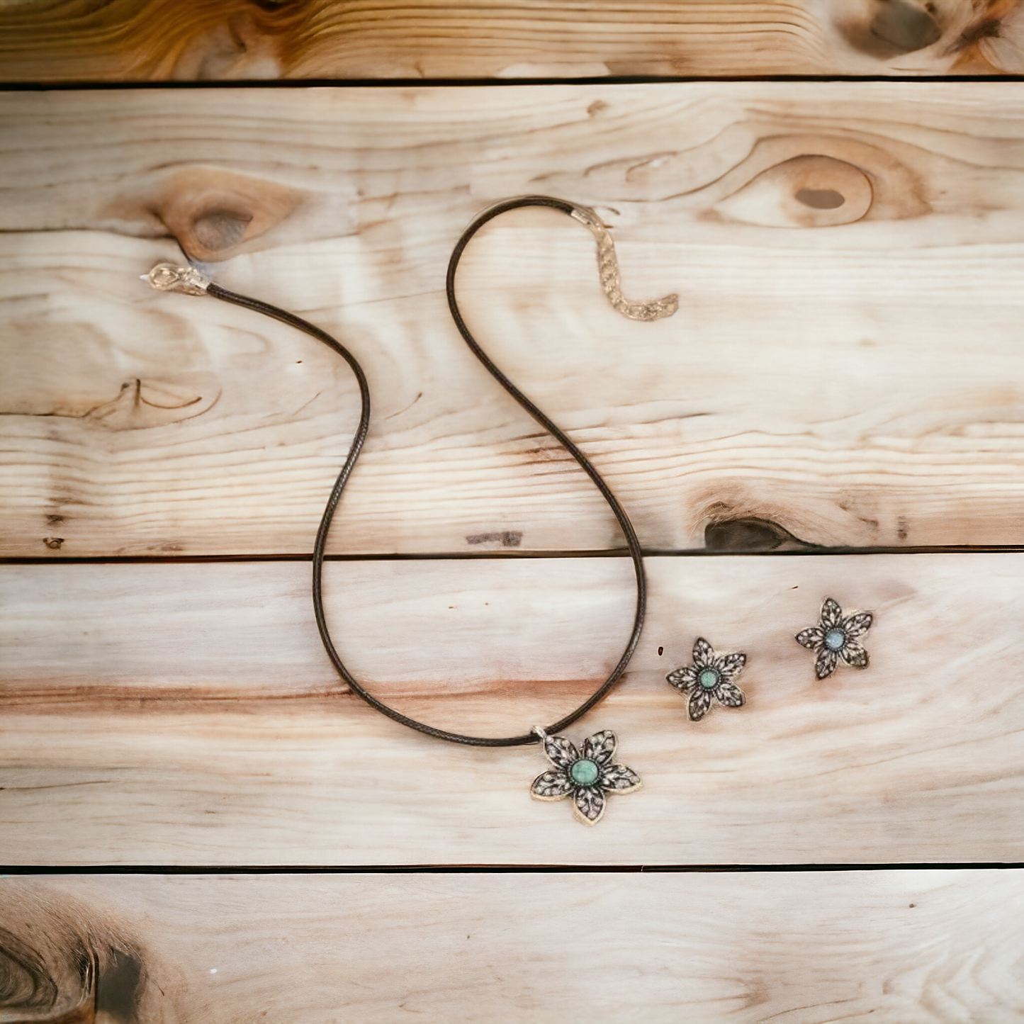 Spinning flower necklace set