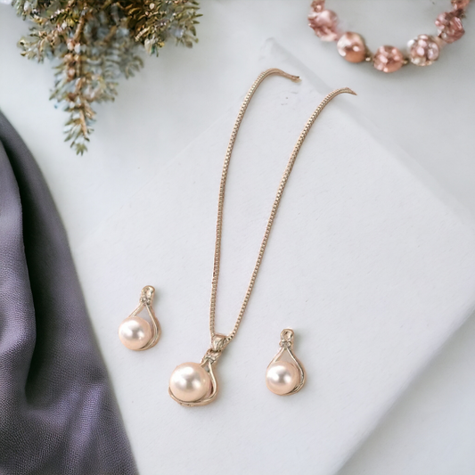 One precious pearl necklace (jewlery)