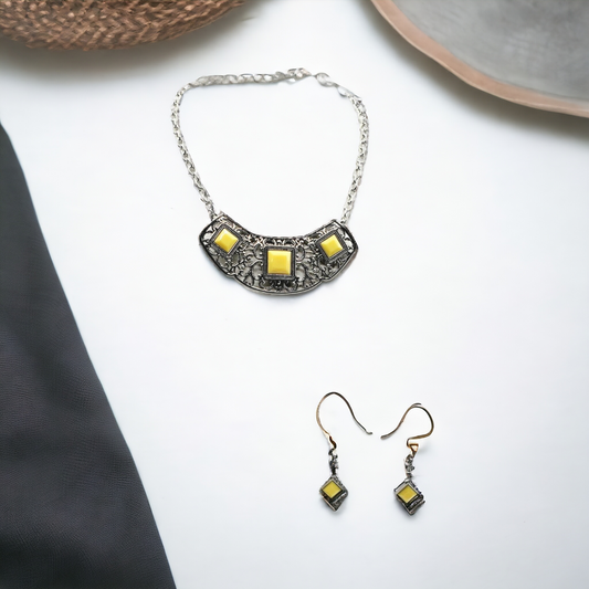 Feeling Inde-PENDANT - Yellow necklace (Jewelry)
