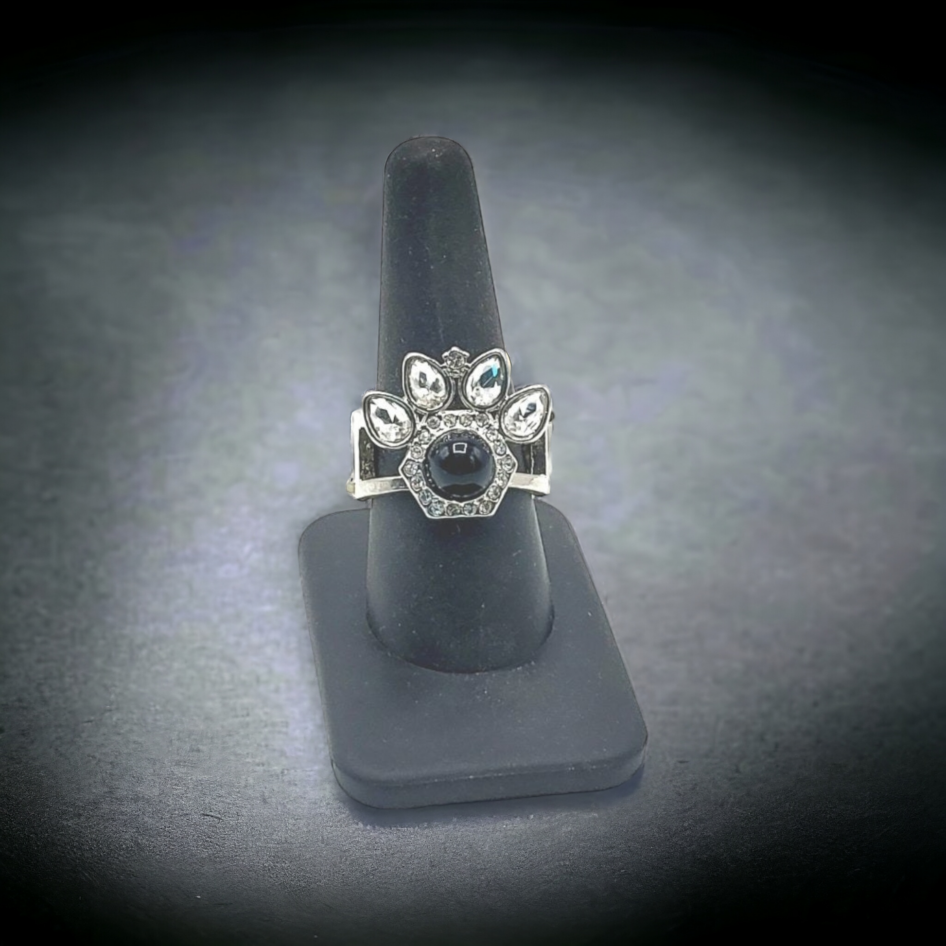 I'm the queen ring (jewlery)