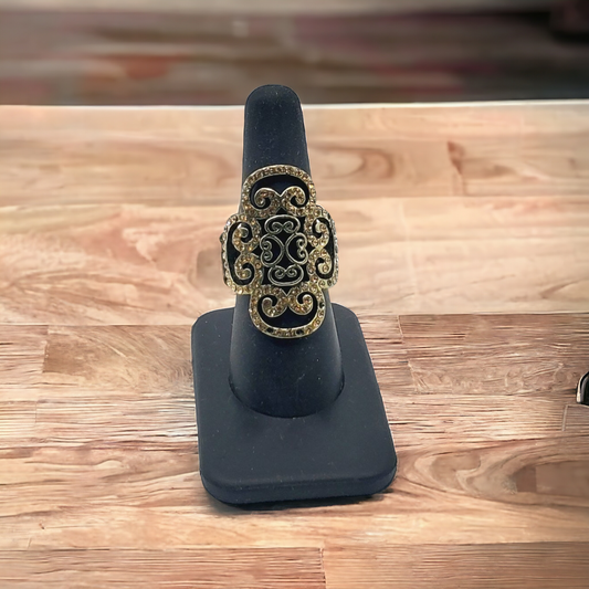 Regal sparkle ring (Jewelry)