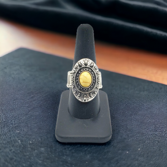 Yellow cracked stone ring (Jewelry)