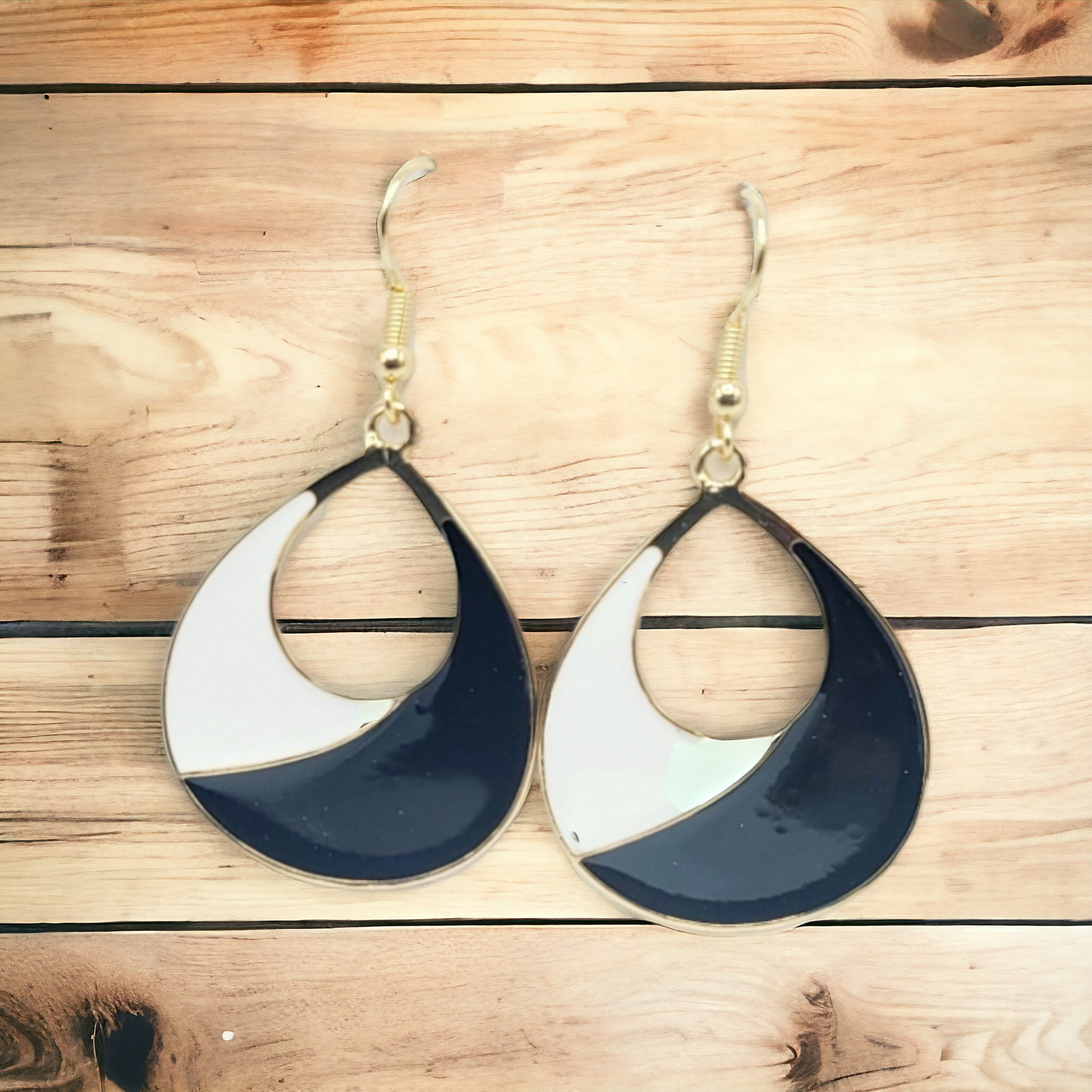 Ebony and ivory earrings (earrings)