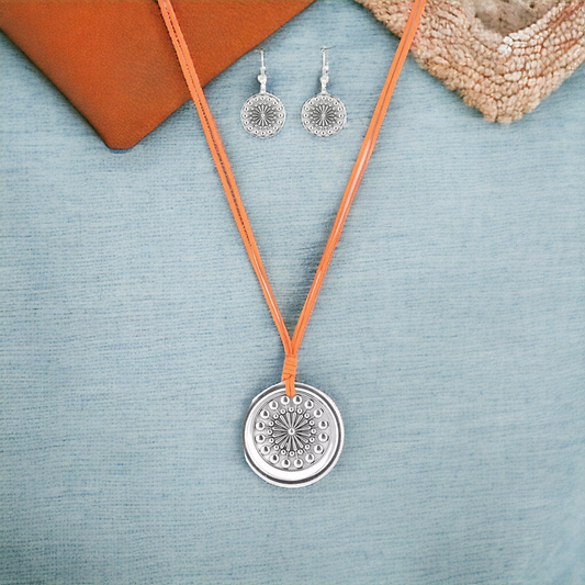One Mandala show orange necklace (Necklaces)
