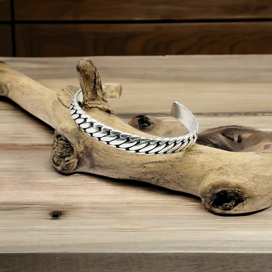 Silver tread cuff bracelet